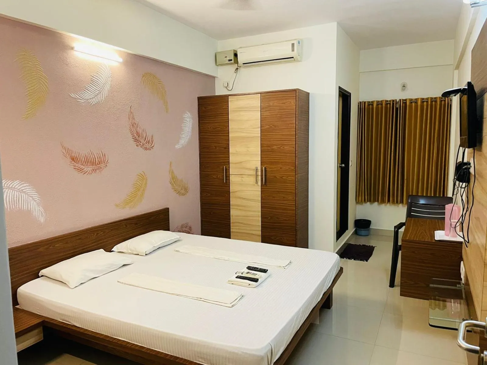 TV and multimedia in Hotel Radha