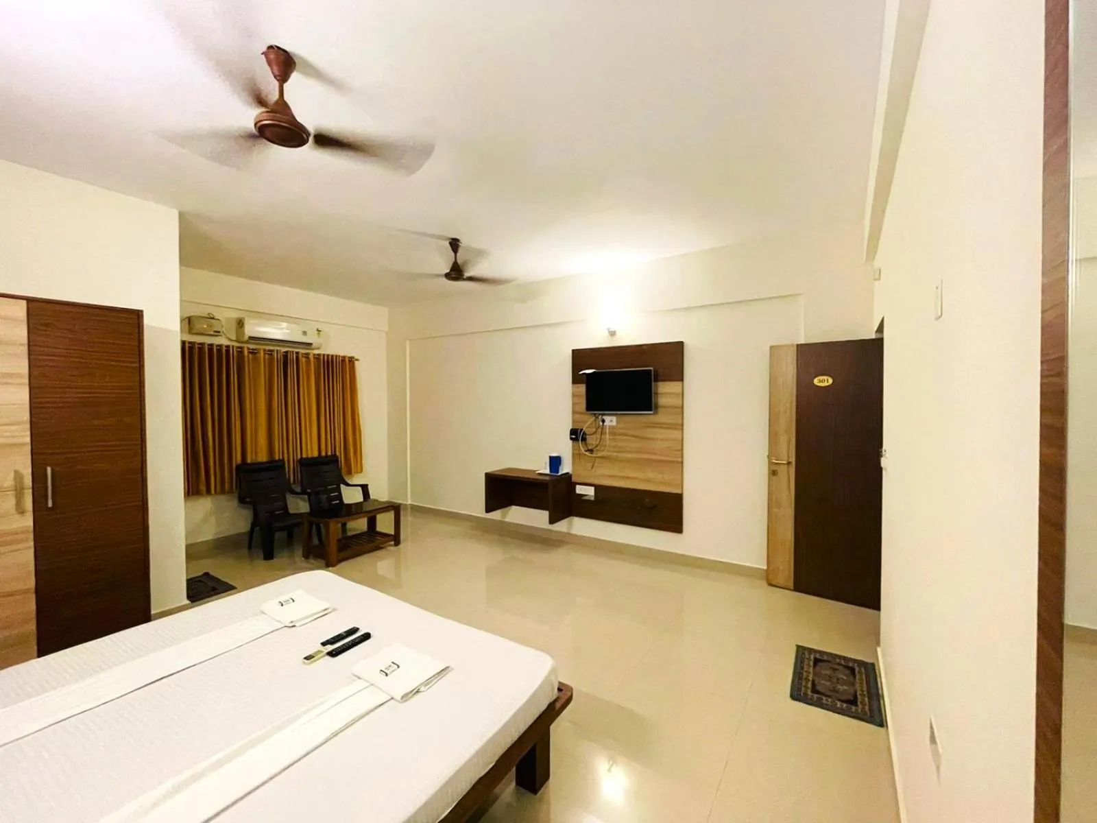 Bedroom in Hotel Radha