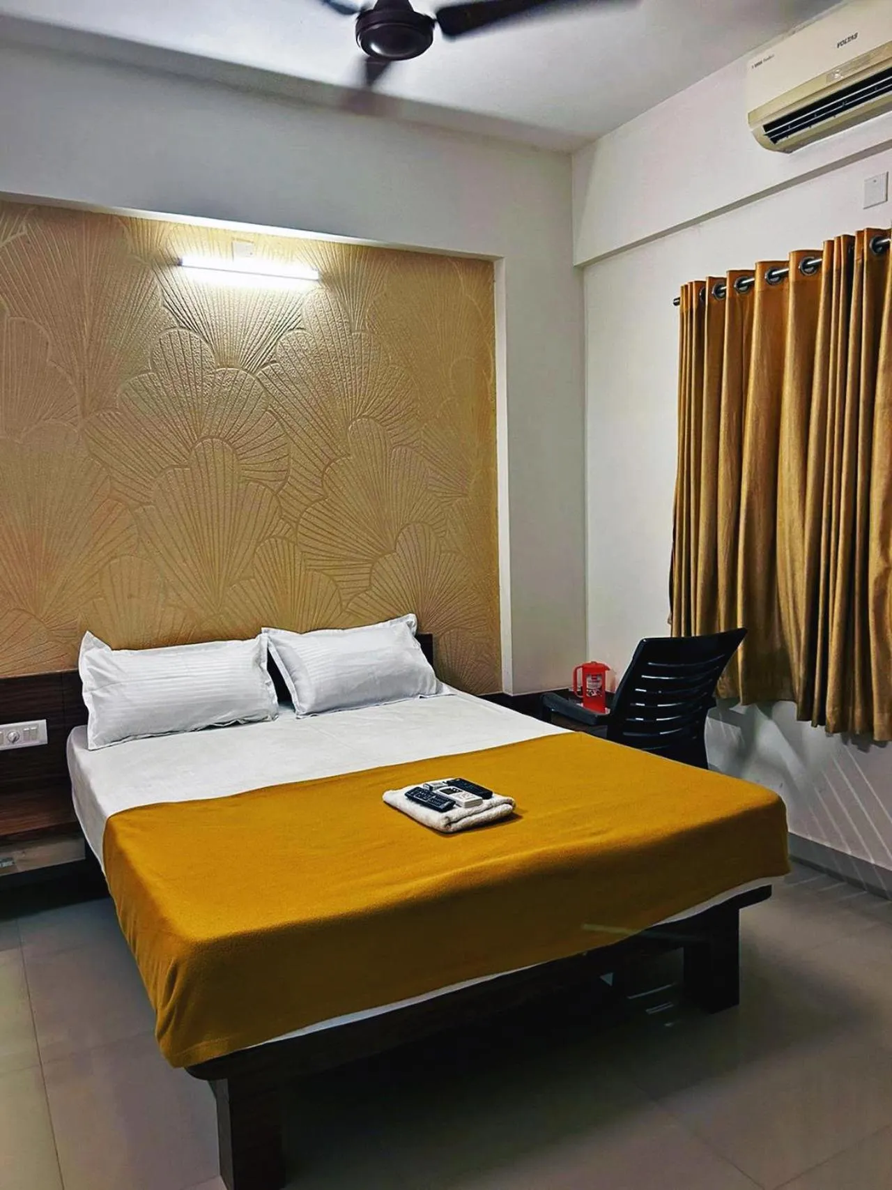 Bedroom in Hotel Radha