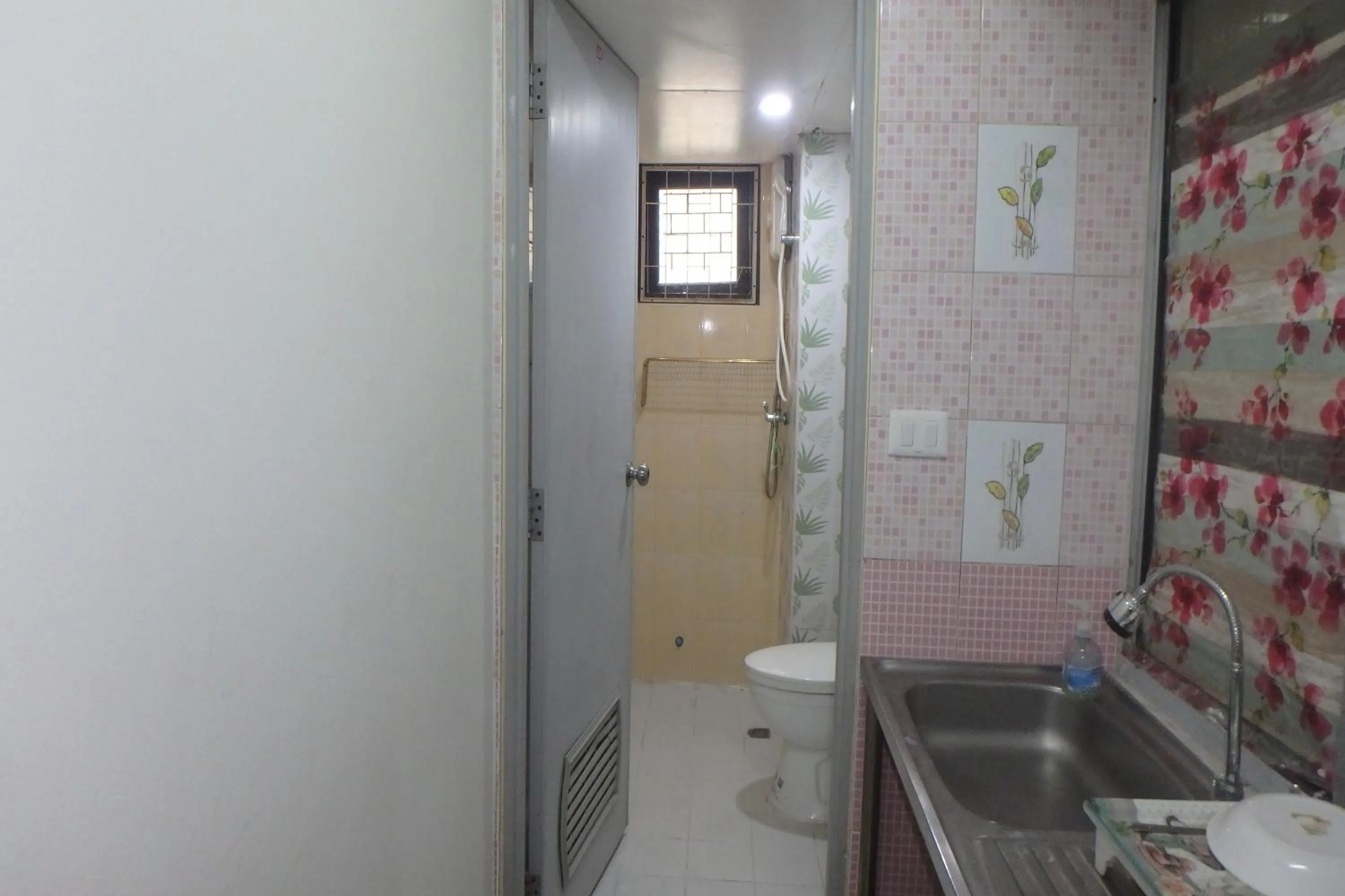 Bathroom in Rama 3 Sunrise Hostel