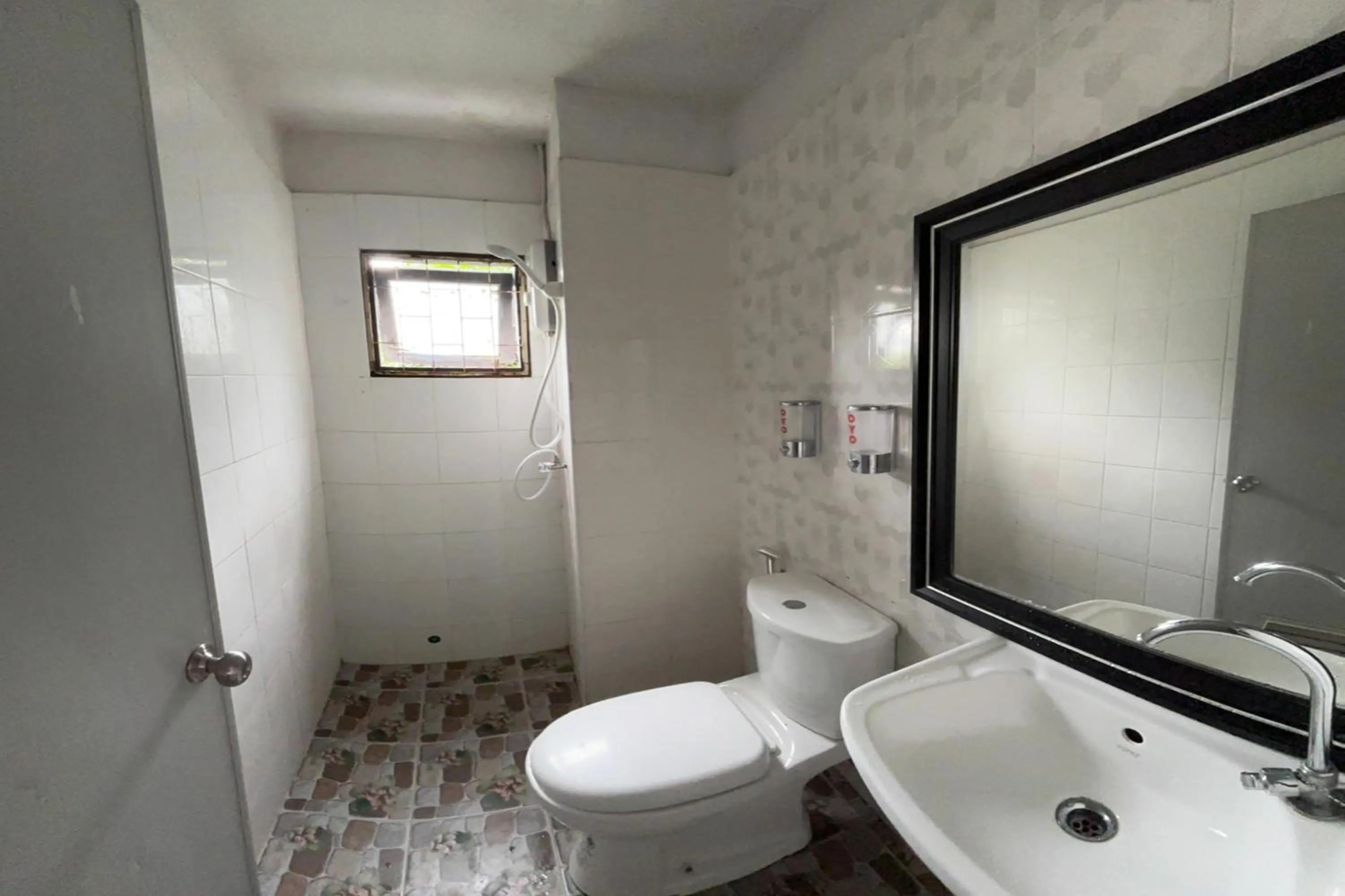 Bathroom in Rama 3 Sunrise Hostel