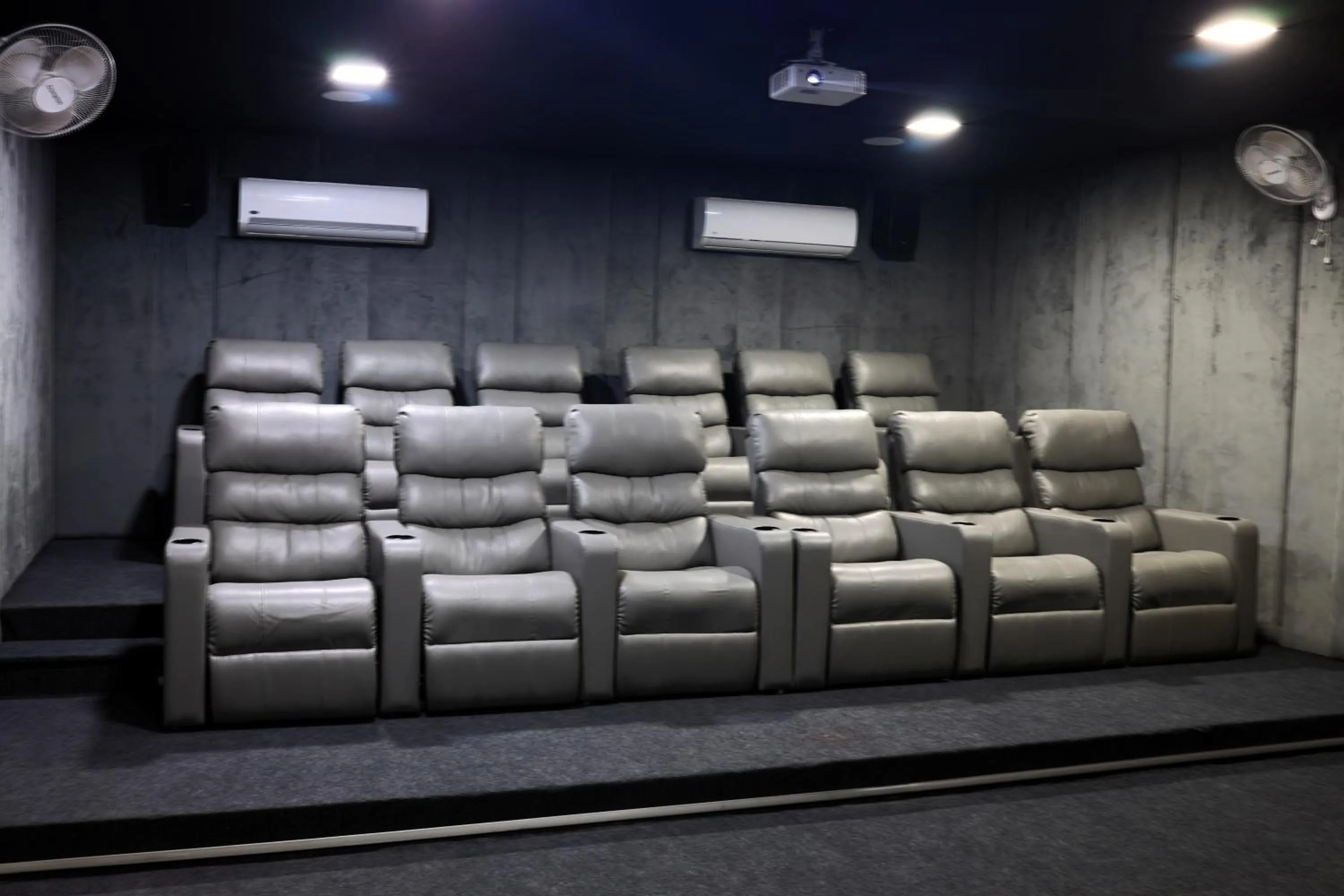 Communal lounge/ TV room in InnBox Farmstay - Rajpura Punjab