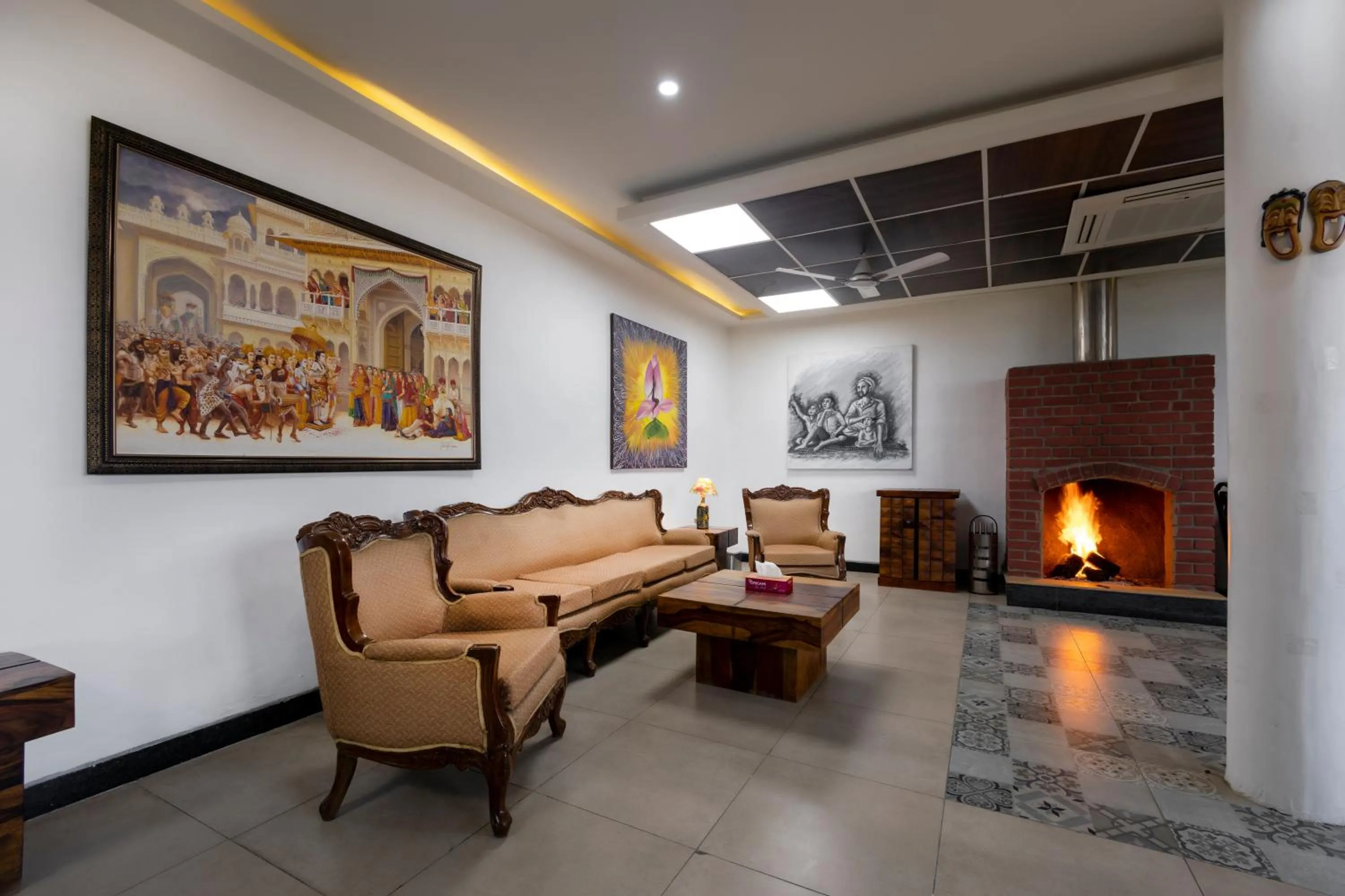 Communal lounge/ TV room in InnBox Farmstay - Rajpura Punjab