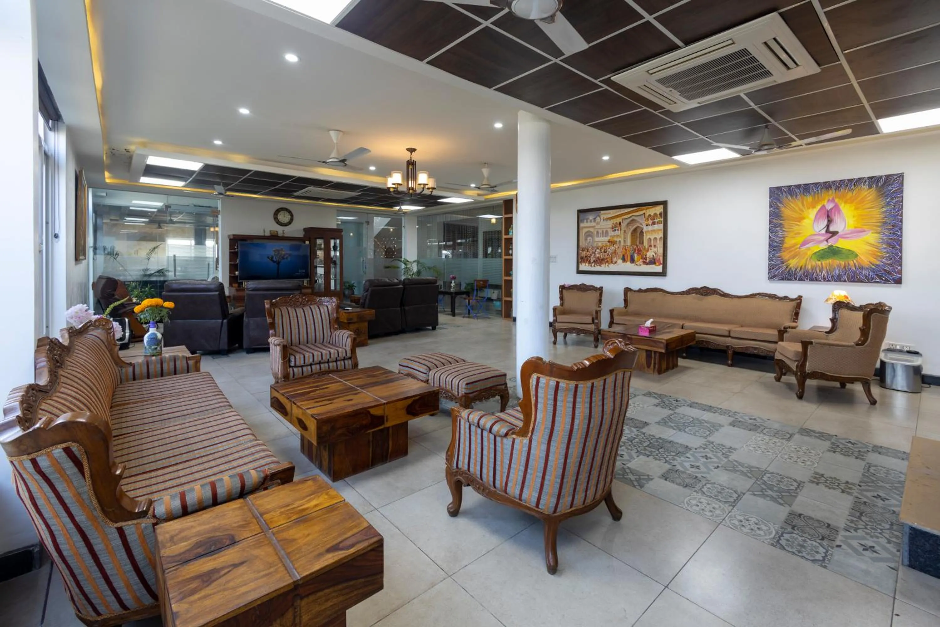 Communal lounge/ TV room in InnBox Farmstay - Rajpura Punjab