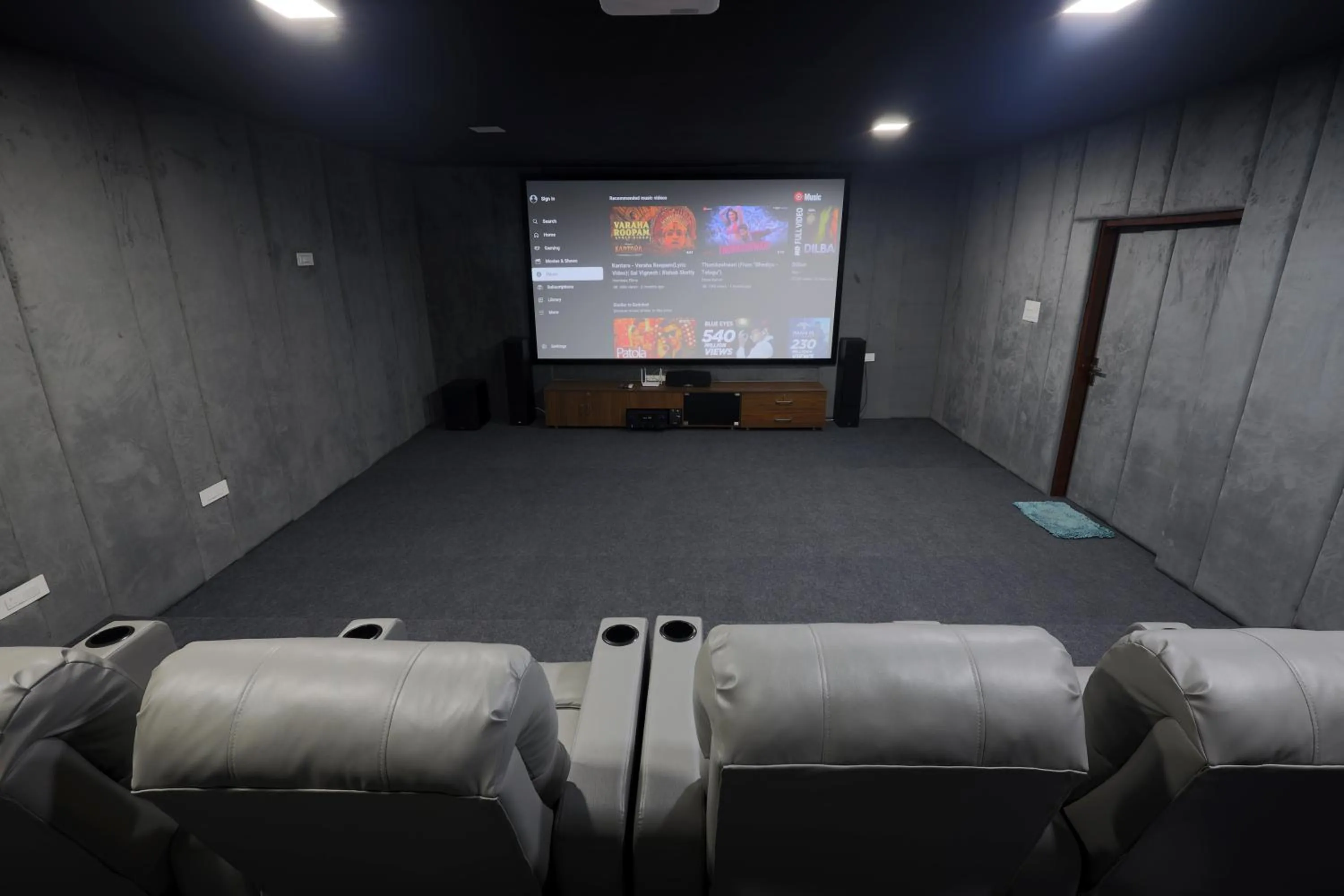 Communal lounge/ TV room in InnBox Farmstay - Rajpura Punjab