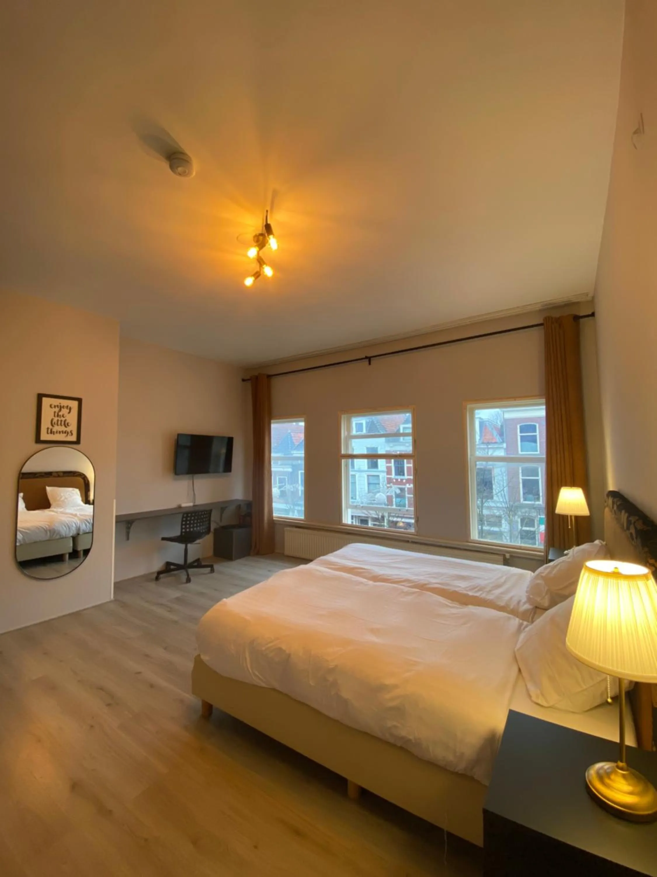 Bed in Hotel La Noire - Delft City Centre