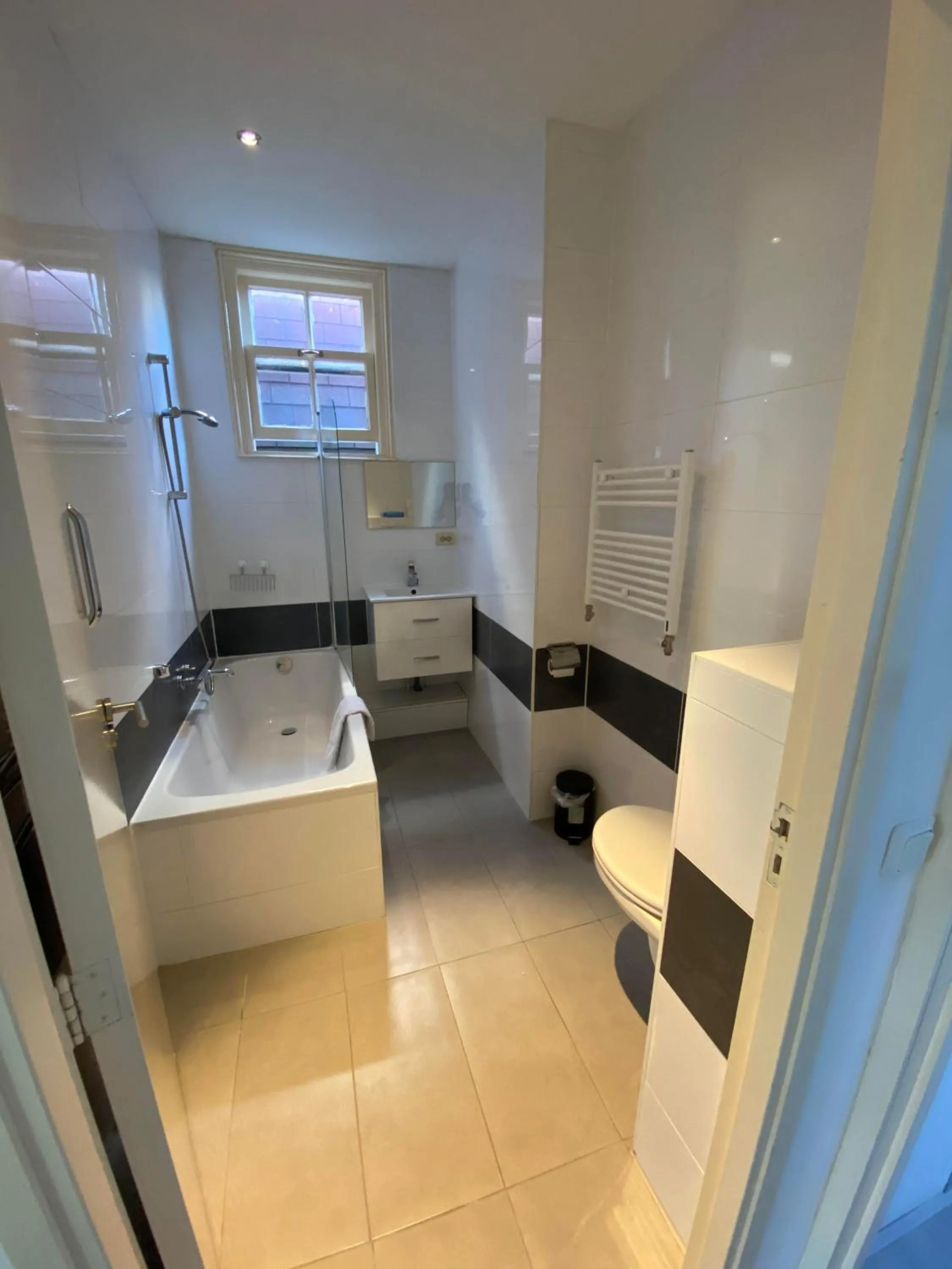 Shower in Hotel La Noire - Delft City Centre