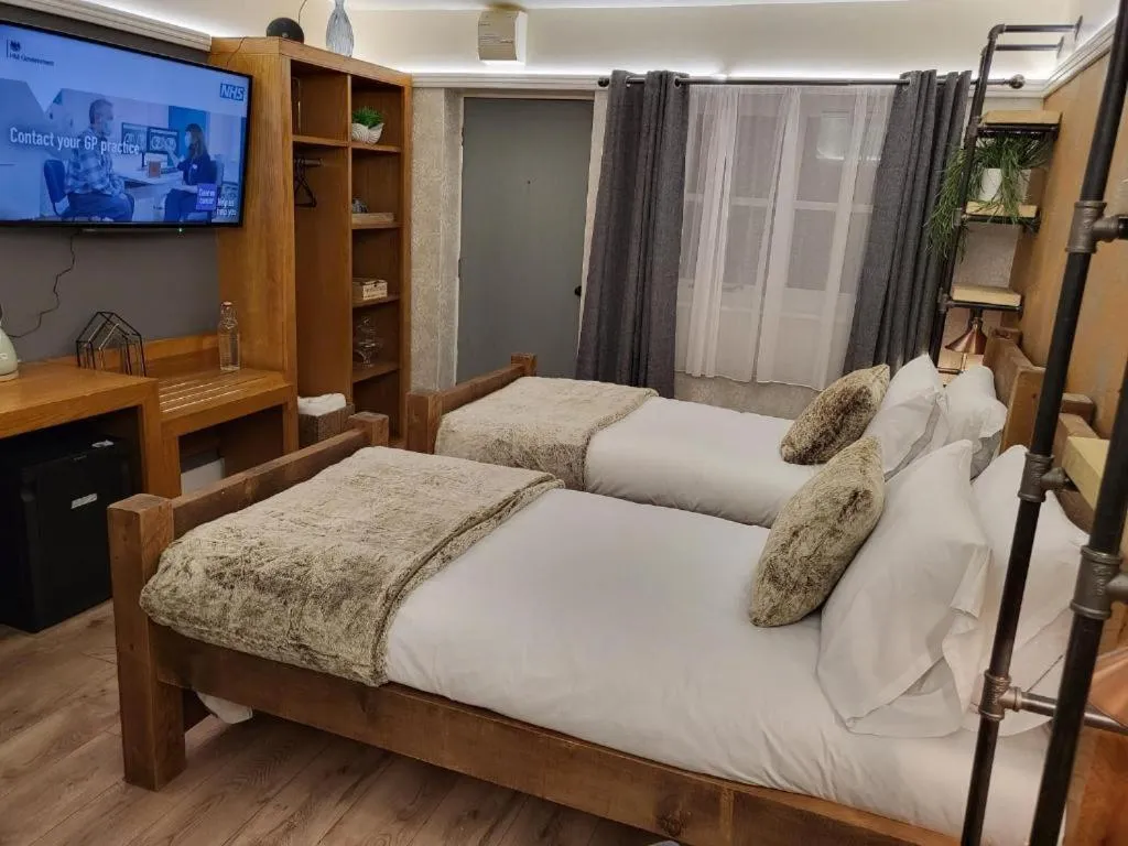 Bedroom, Bed in Three Horseshoes, Bubbenhall