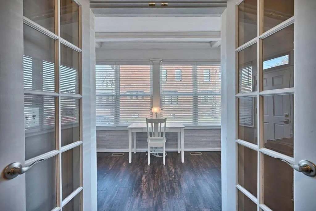 Suites on Seneca - Lovely 2 Bed 1 Bath Apartment