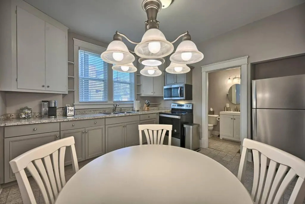 Suites on Seneca - Lovely 2 Bed 1 Bath Apartment