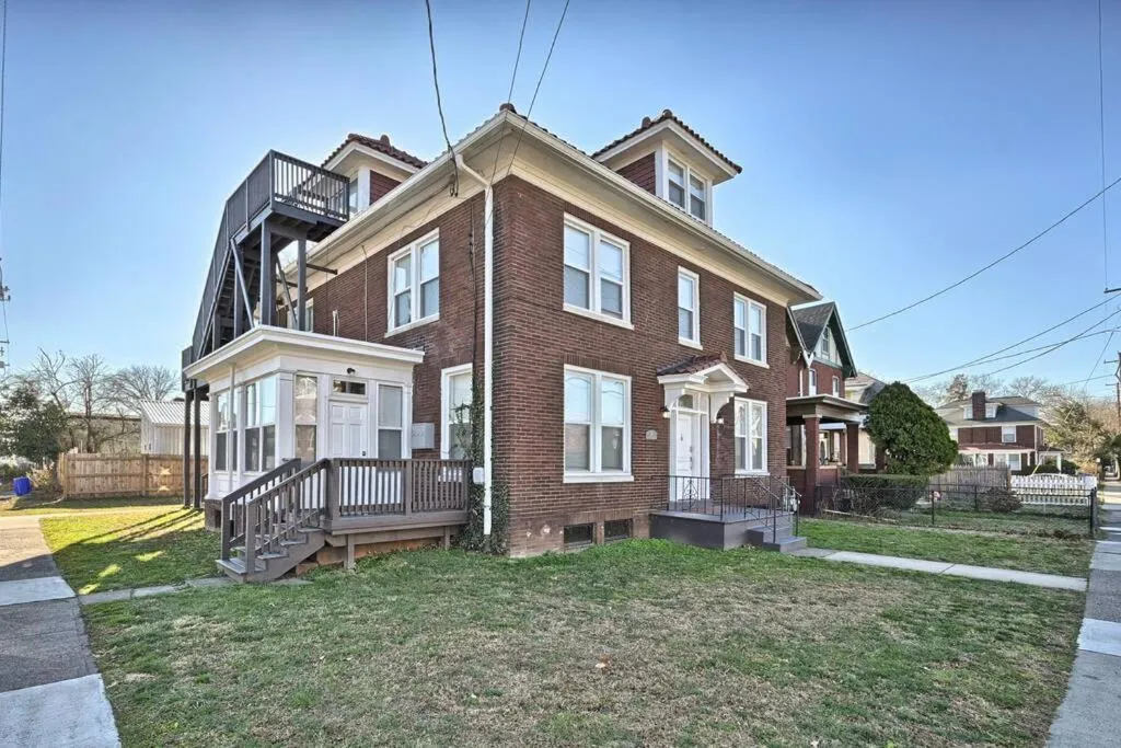 Suites on Seneca - Gorgeous One Bedroom Apartment