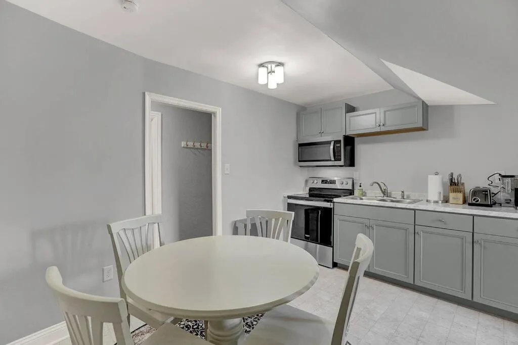 Suites on Seneca - Gorgeous One Bedroom Apartment