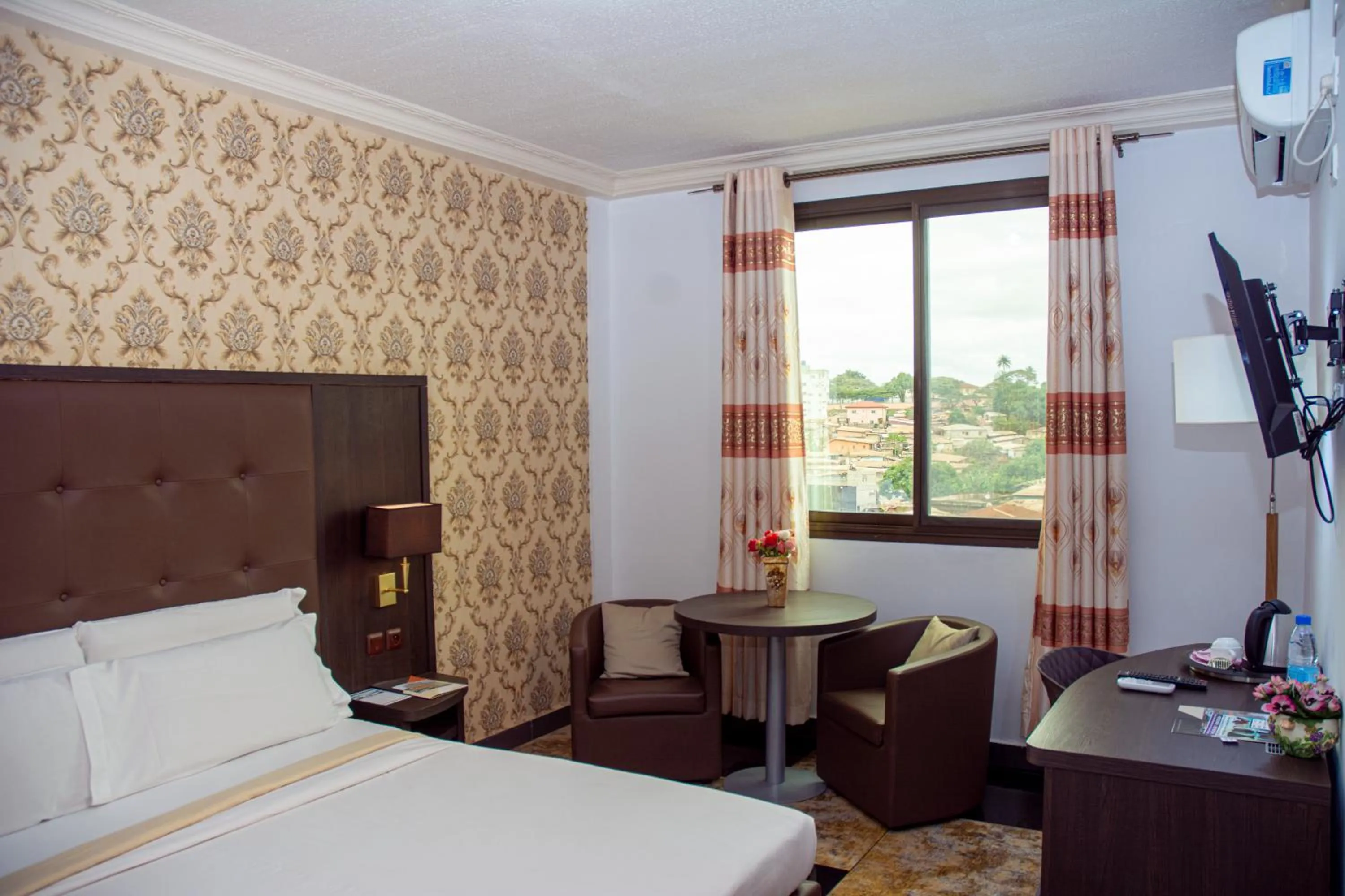 Photo of the whole room in New Heaven Hôtel