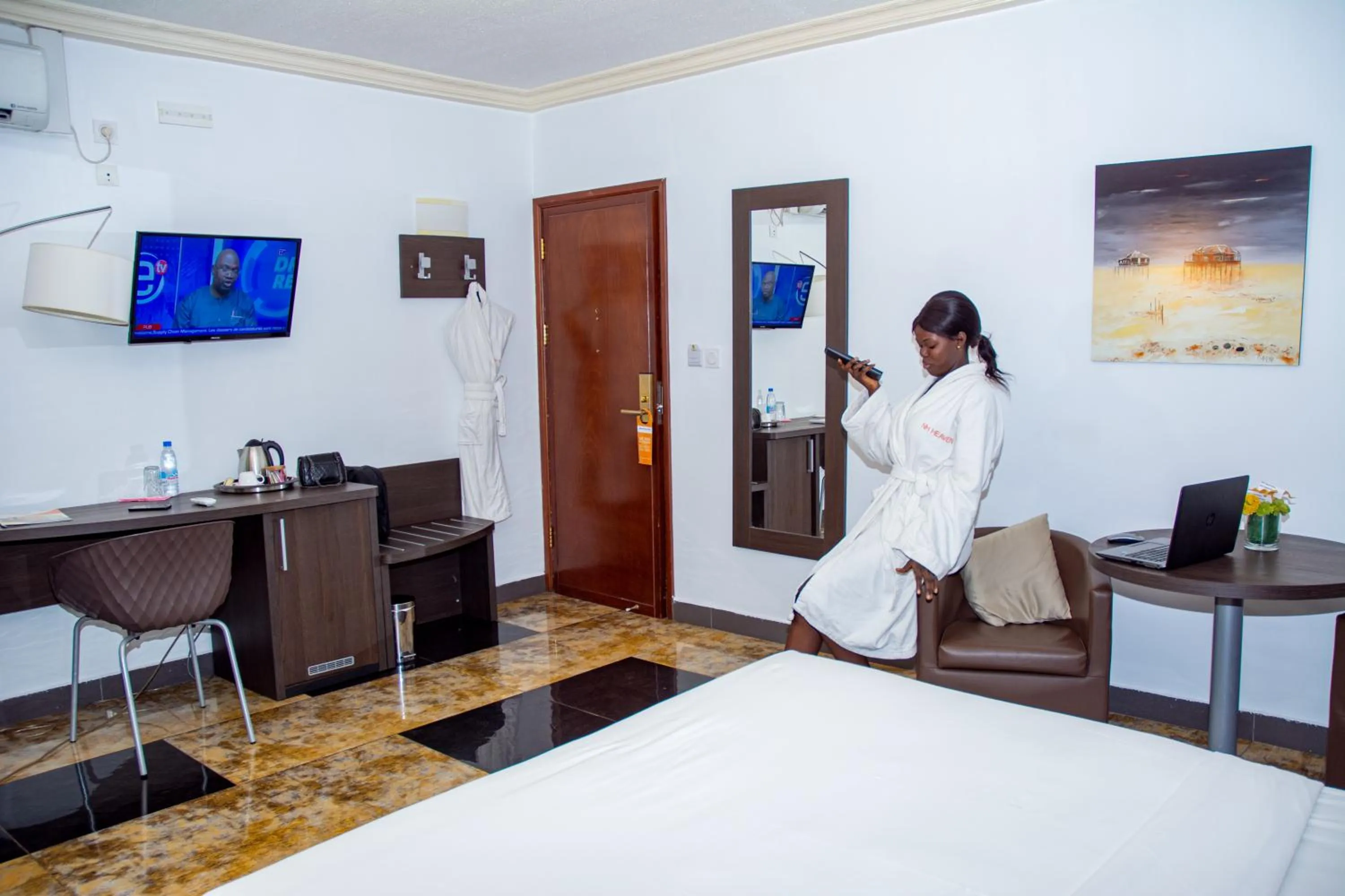 Photo of the whole room in New Heaven Hôtel