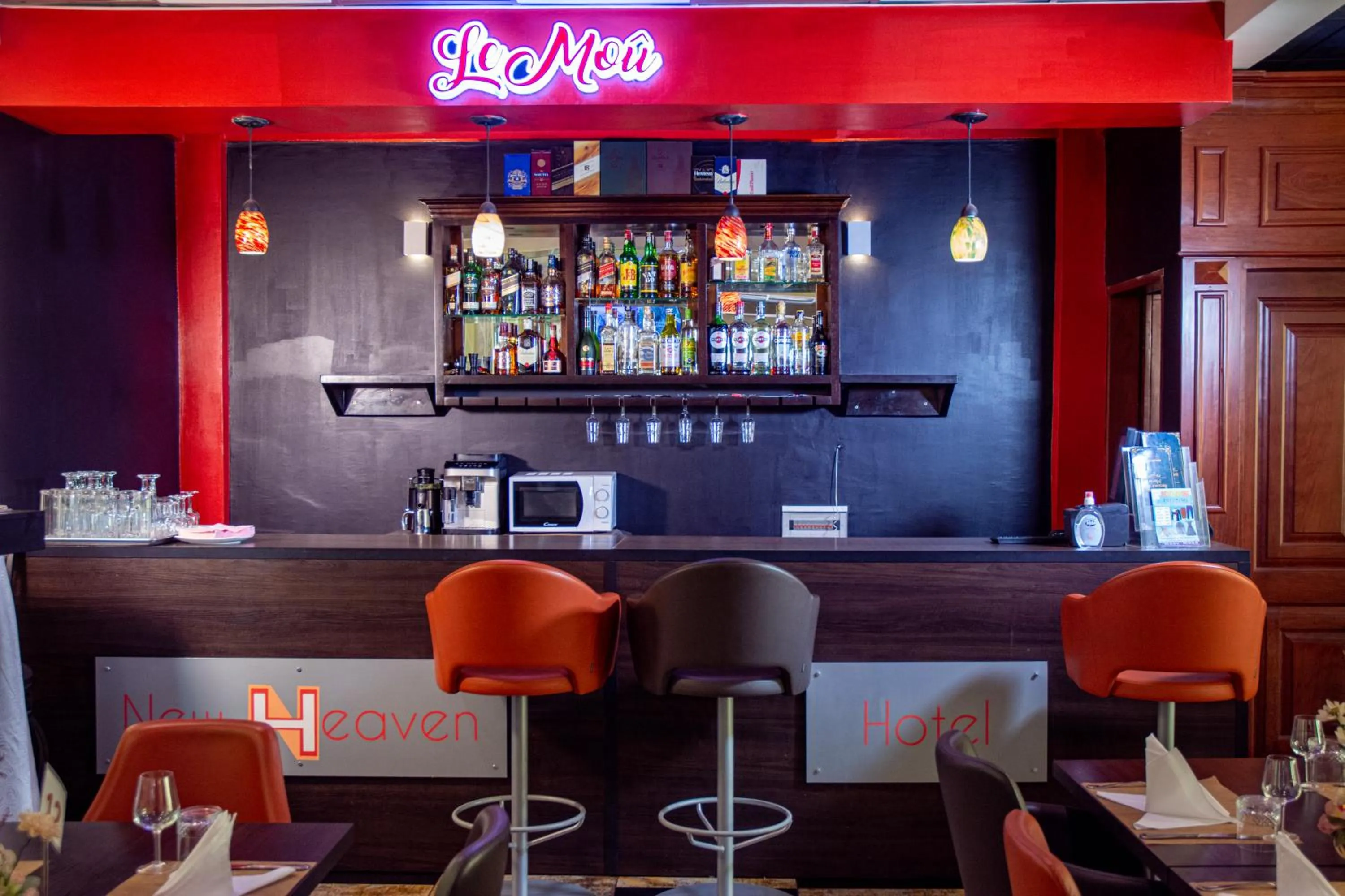 Lounge or bar in New Heaven Hôtel