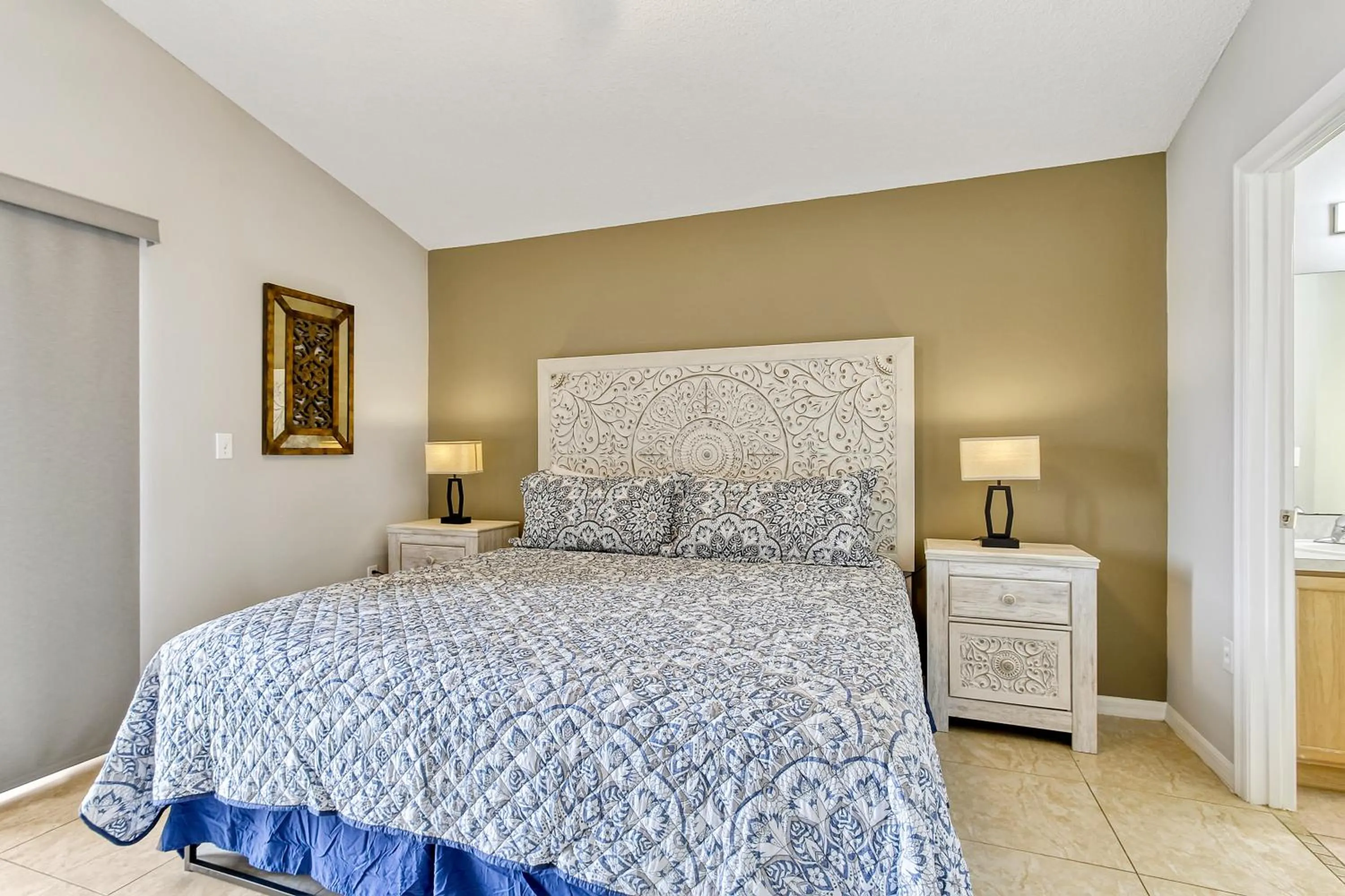 Bed in Star Lake Oasis - 4 bed family pool home