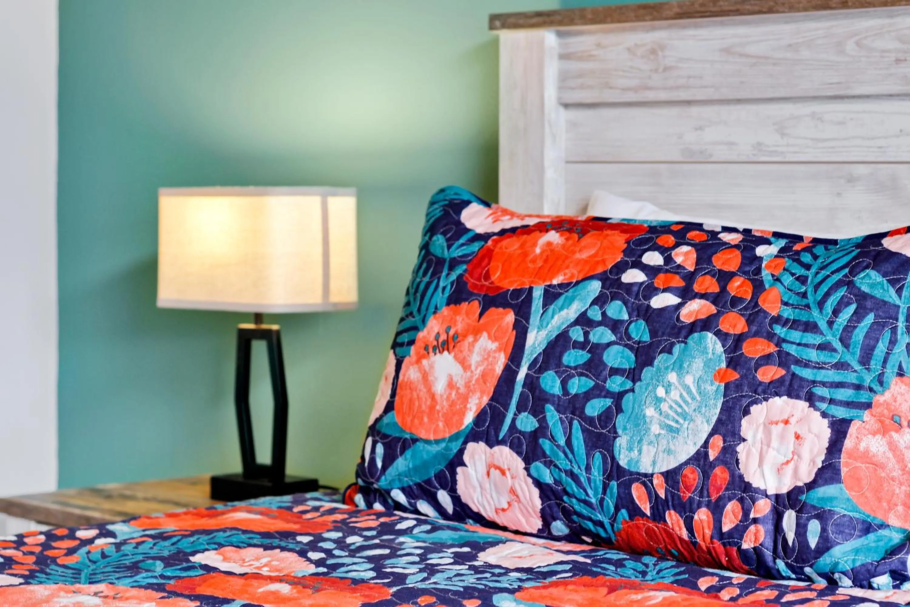 Bed in Star Lake Oasis - 4 bed family pool home