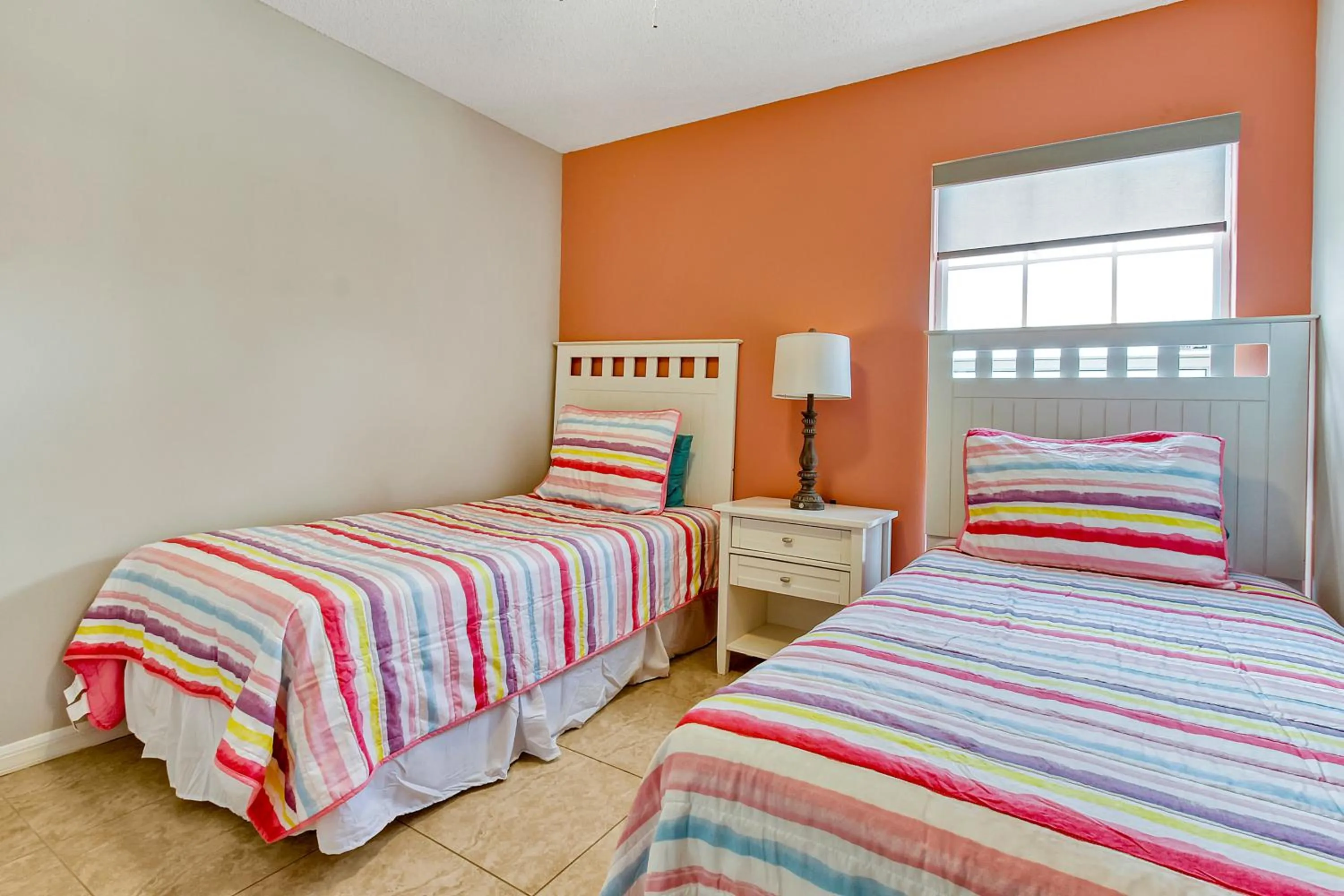 Bed in Star Lake Oasis - 4 bed family pool home