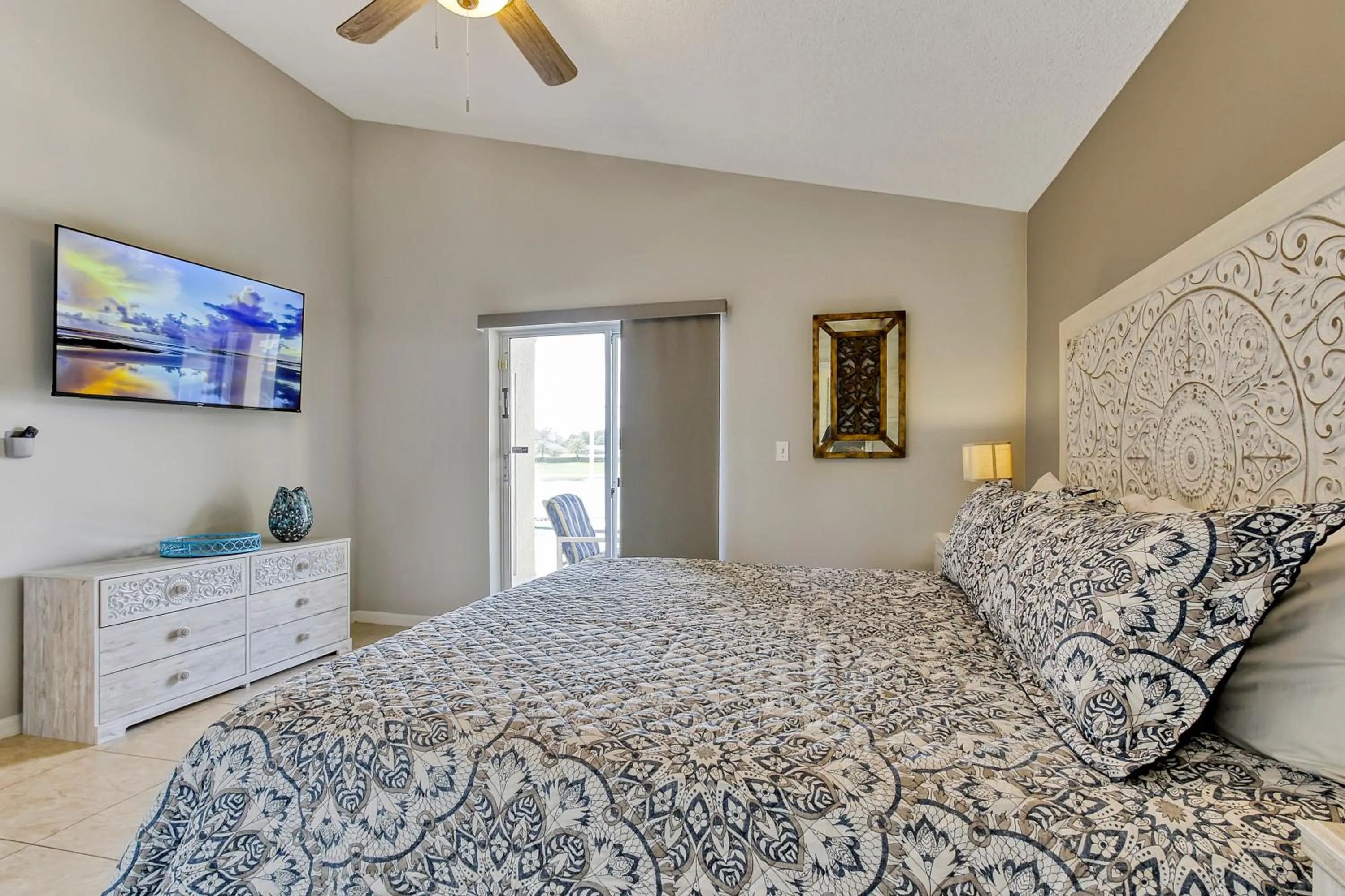 Bed in Star Lake Oasis - 4 bed family pool home