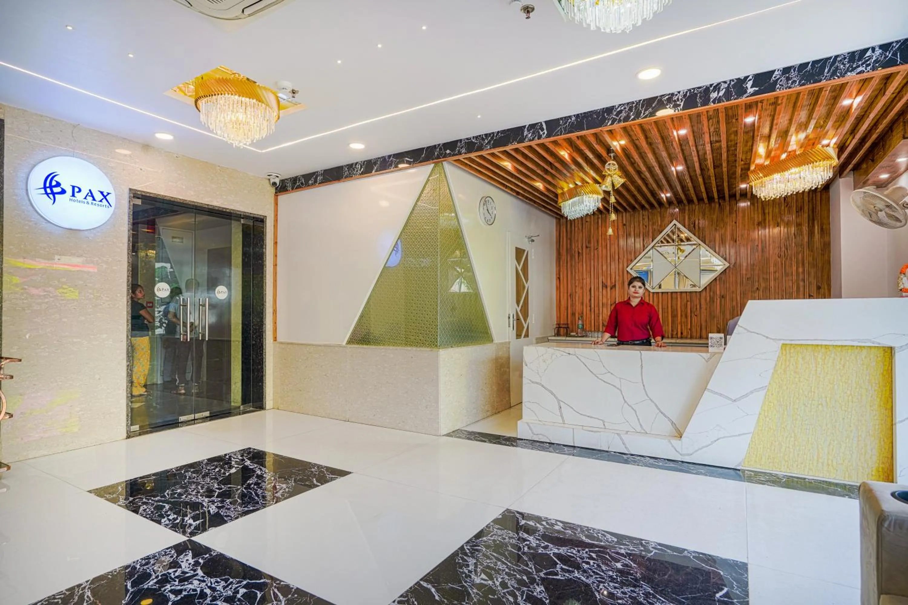 Lobby or reception in Pax Hotel Grand Blue 3 min walk from Udaipur city Railway Station