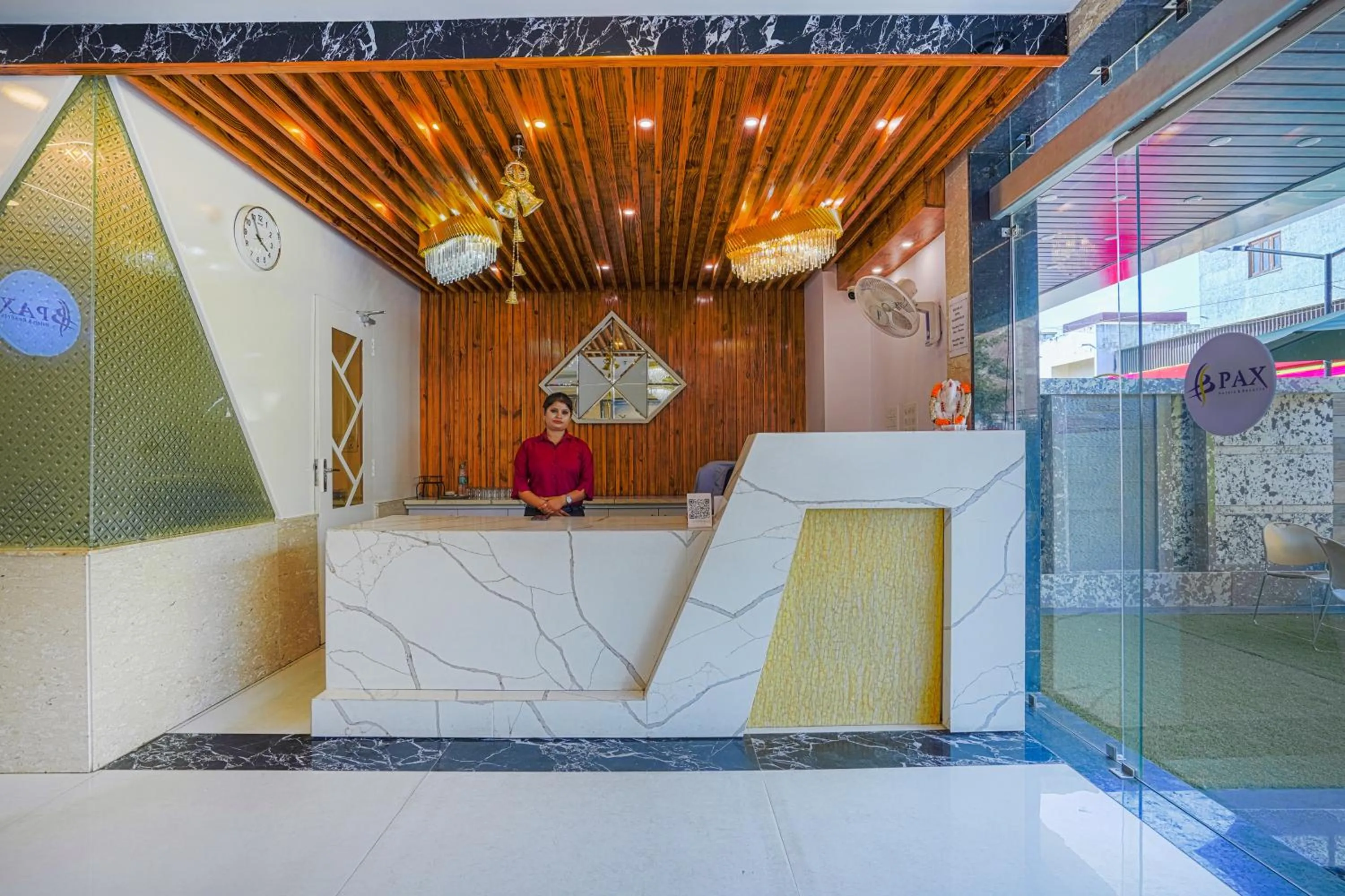 Lobby or reception in Pax Hotel Grand Blue 3 min walk from Udaipur city Railway Station