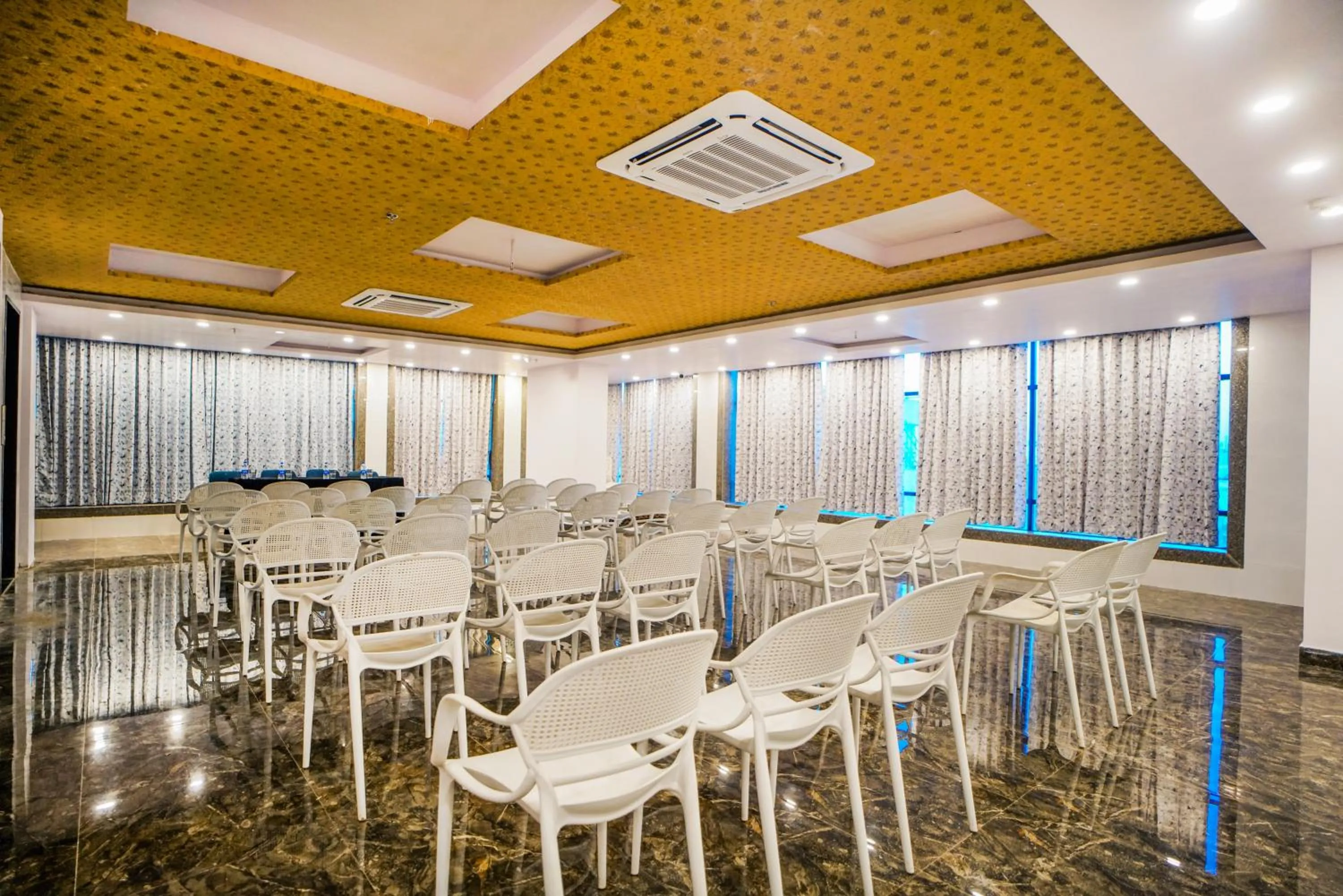 Meeting/conference room in Pax Hotel Grand Blue 3 min walk from Udaipur city Railway Station