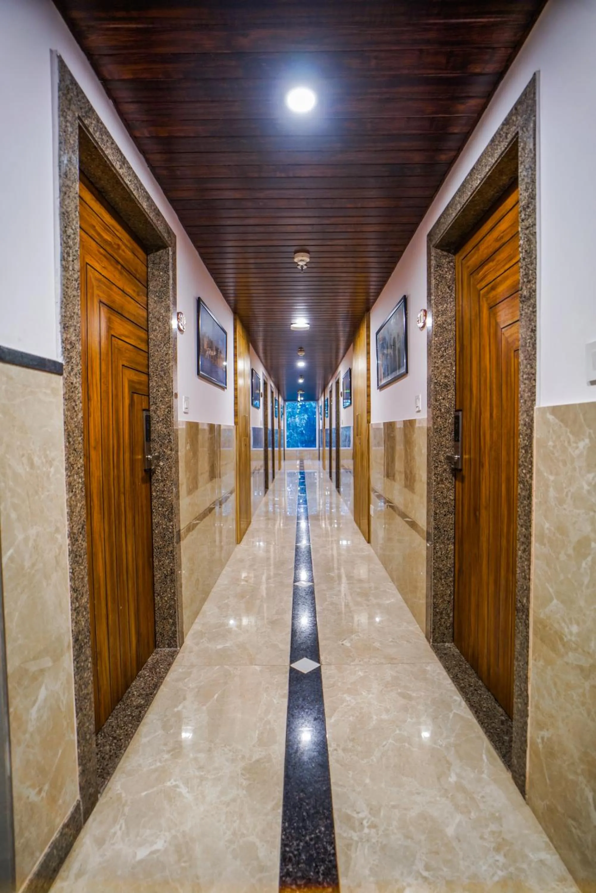 Lobby or reception in Pax Hotel Grand Blue 3 min walk from Udaipur city Railway Station