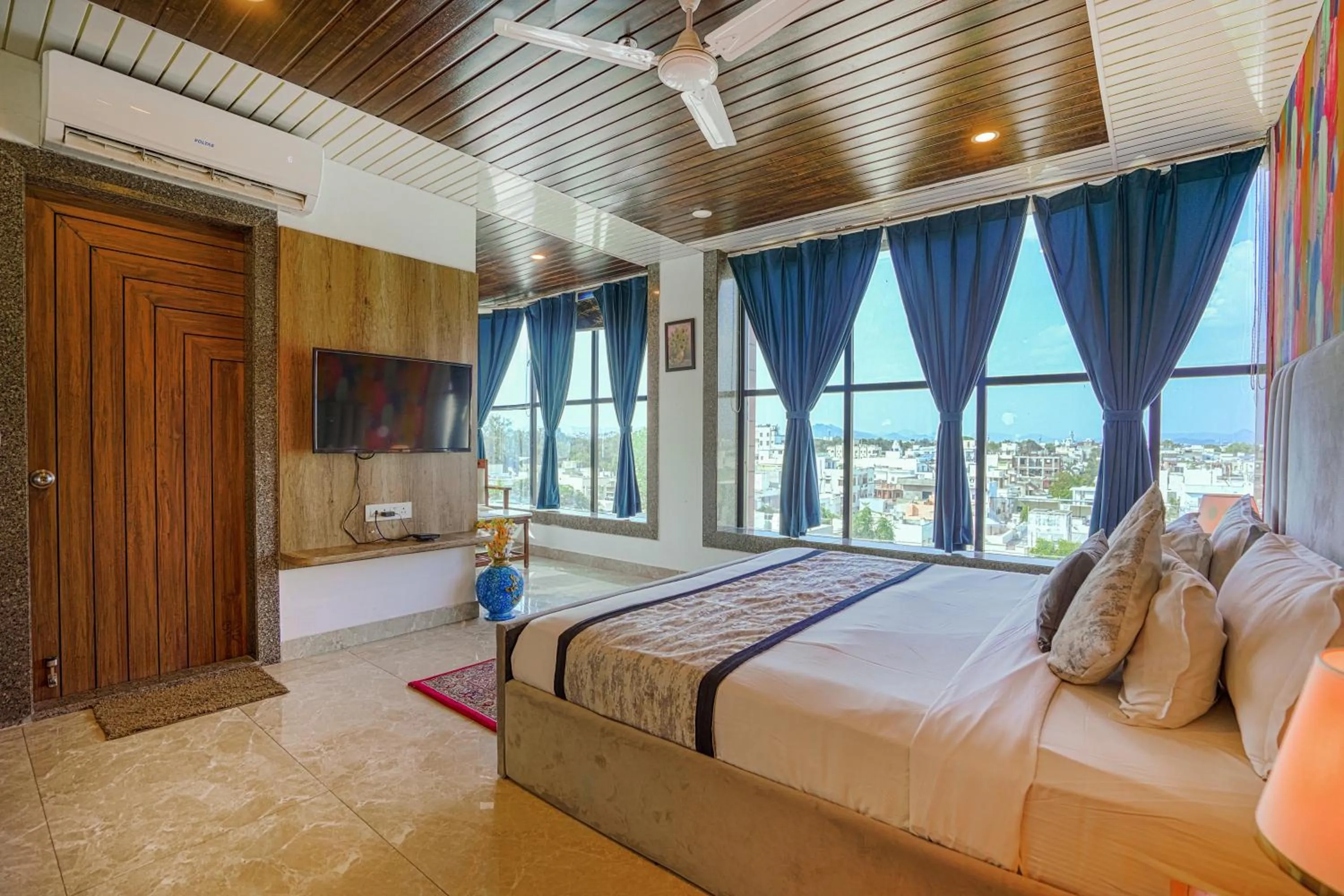 Photo of the whole room, Bed in Pax Hotel Grand Blue 3 min walk from Udaipur city Railway Station