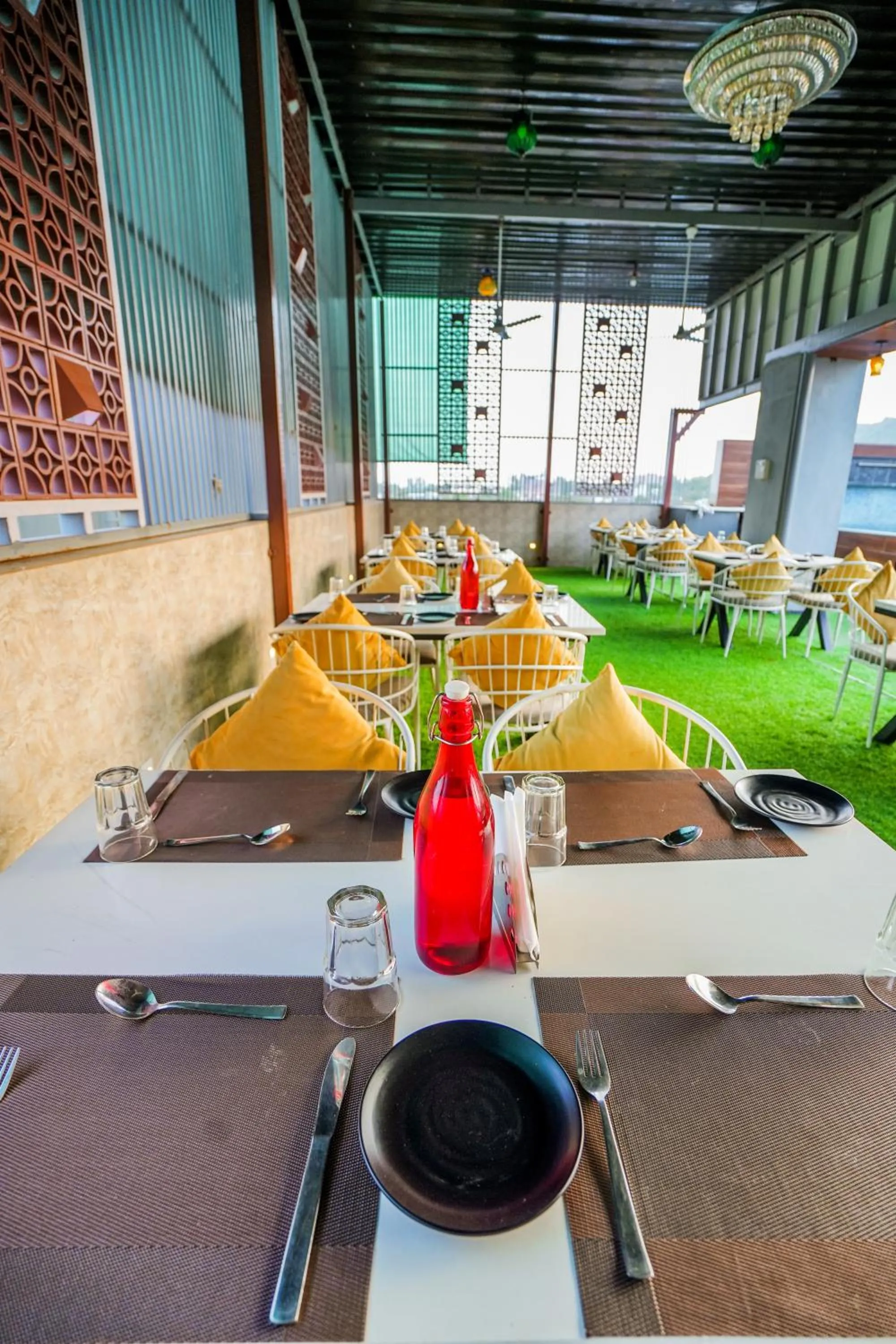 Restaurant/places to eat in Pax Hotel Grand Blue 3 min walk from Udaipur city Railway Station