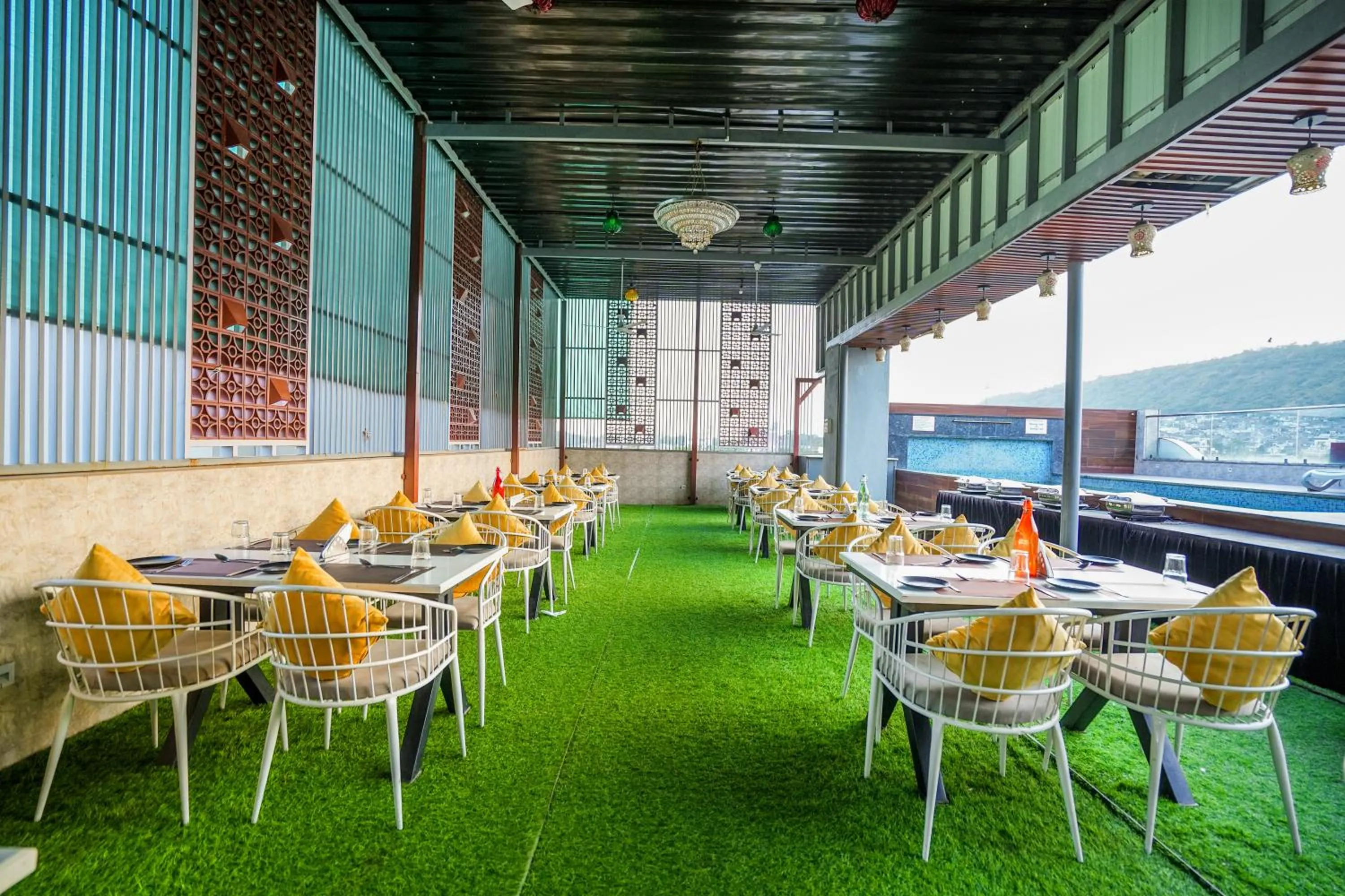 Restaurant/places to eat in Pax Hotel Grand Blue 3 min walk from Udaipur city Railway Station