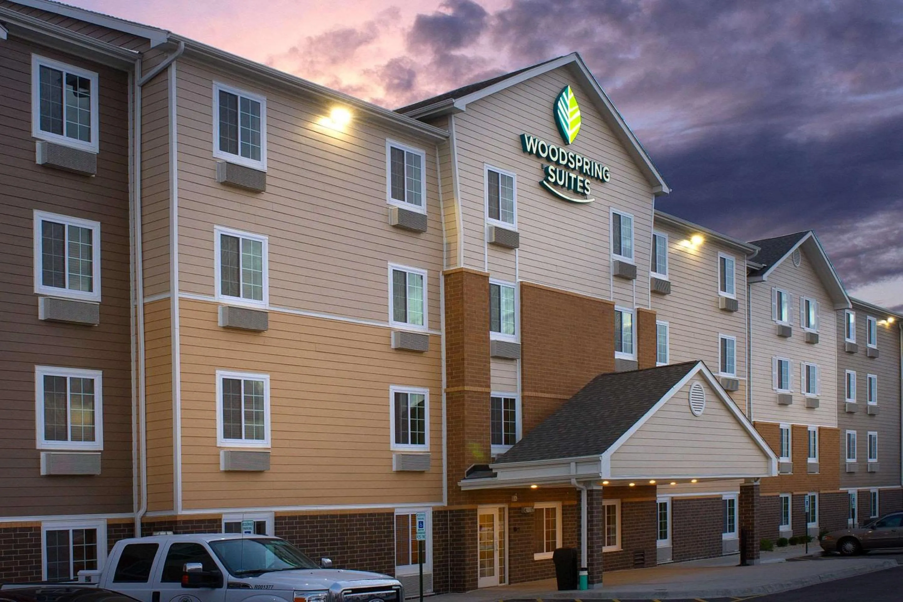 Property building in WoodSpring Suites Chicago Romeoville