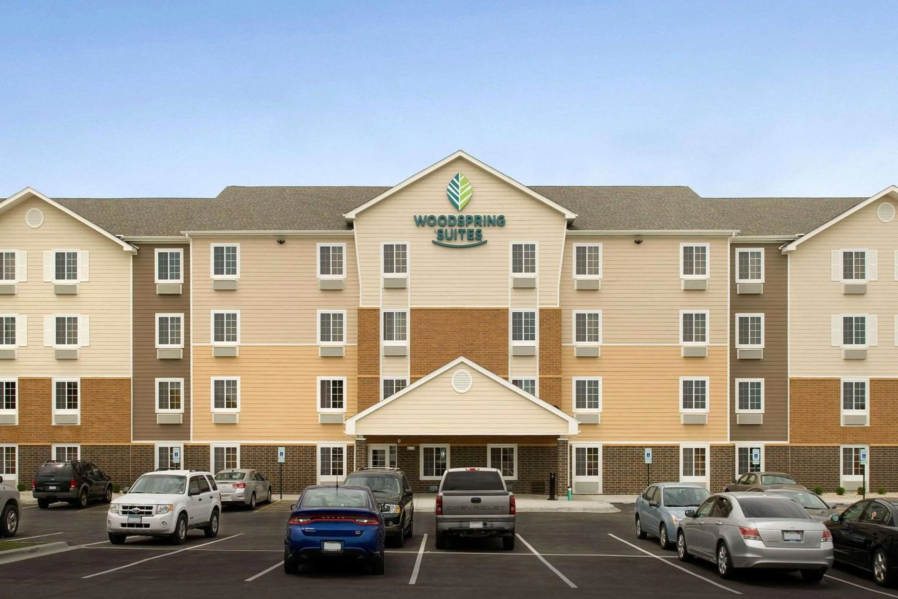 Property building in WoodSpring Suites Chicago Romeoville