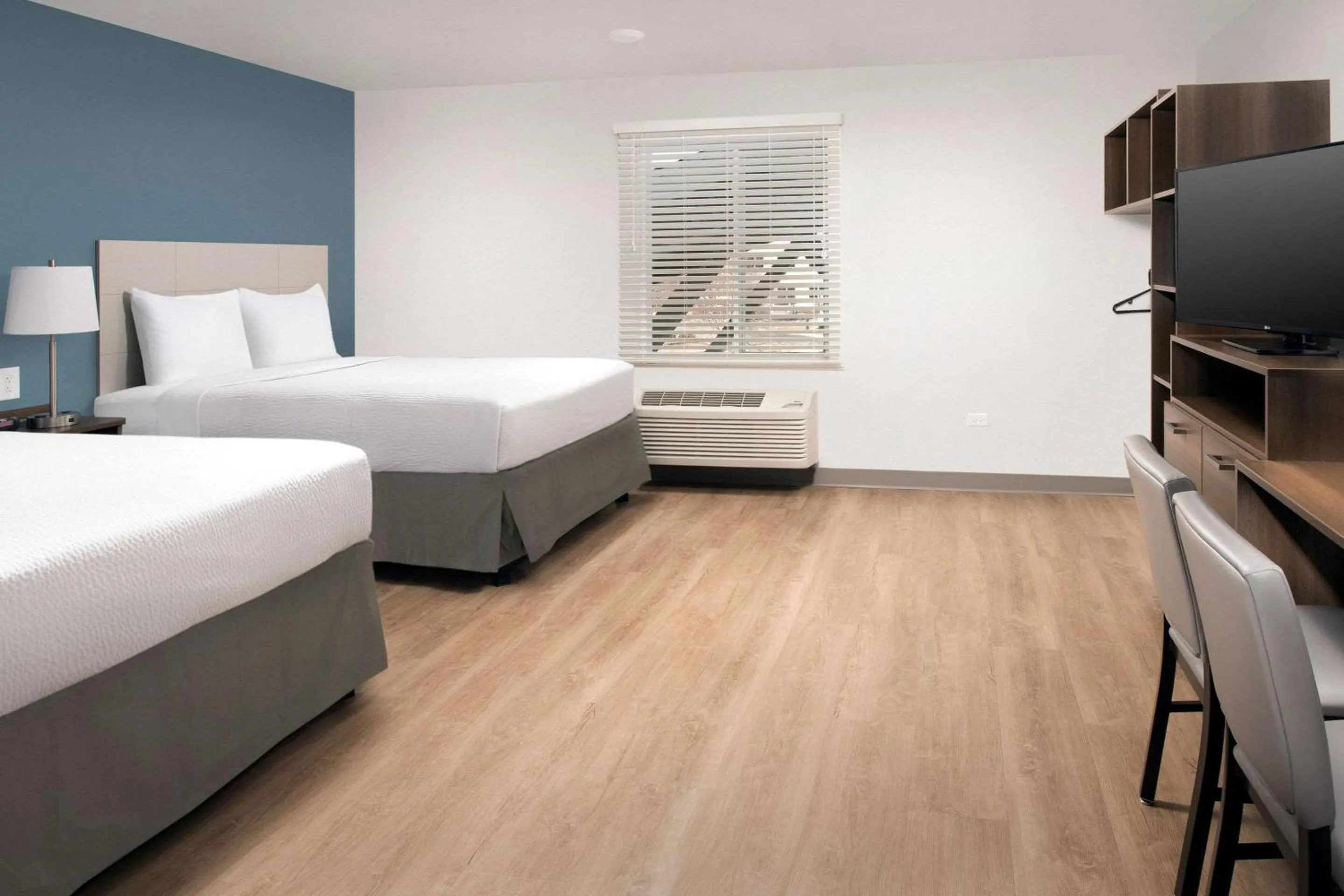 Bedroom, Bed in WoodSpring Suites Chicago Tinley Park