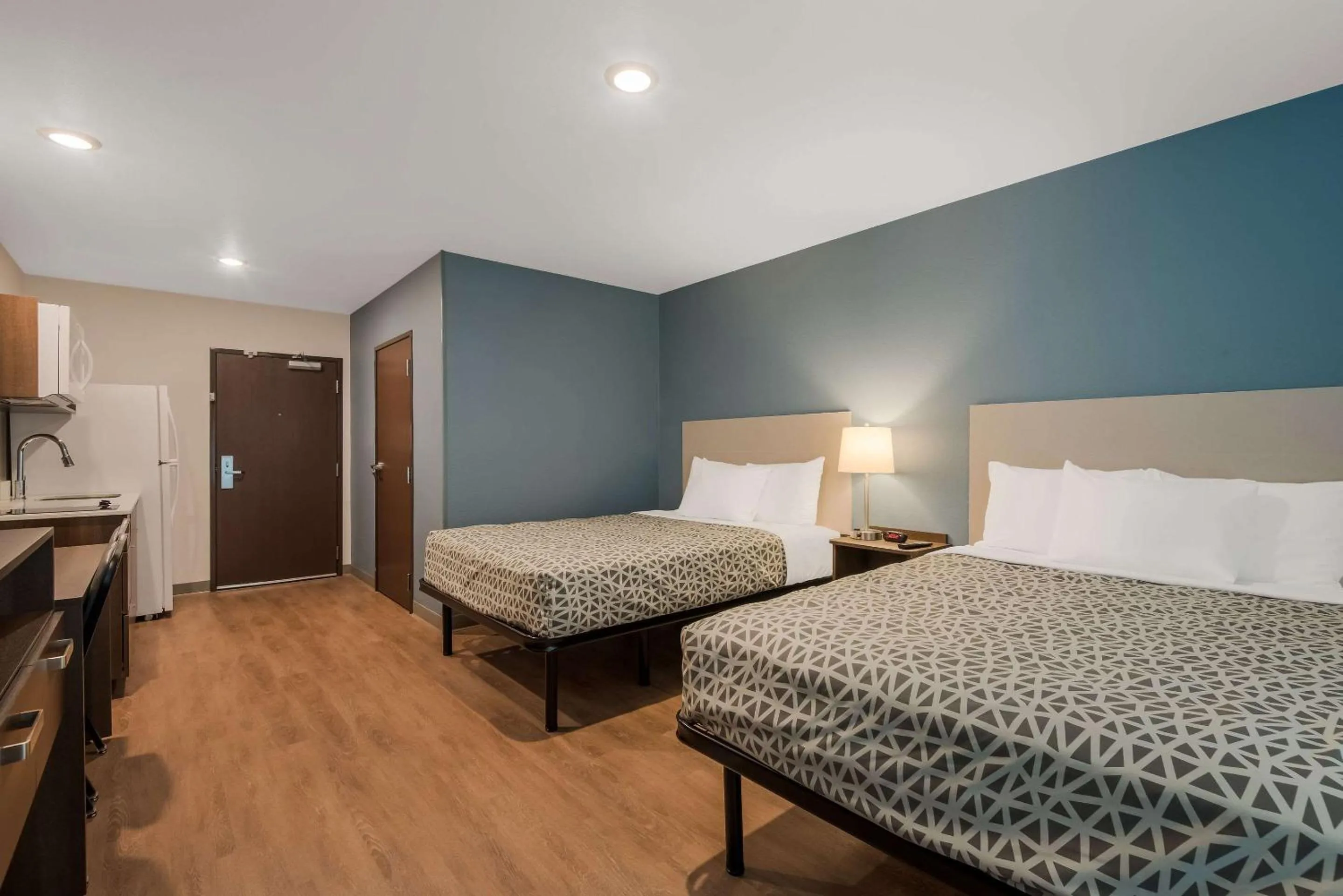 Bedroom, Bed in WoodSpring Suites Bellflower - Los Angeles