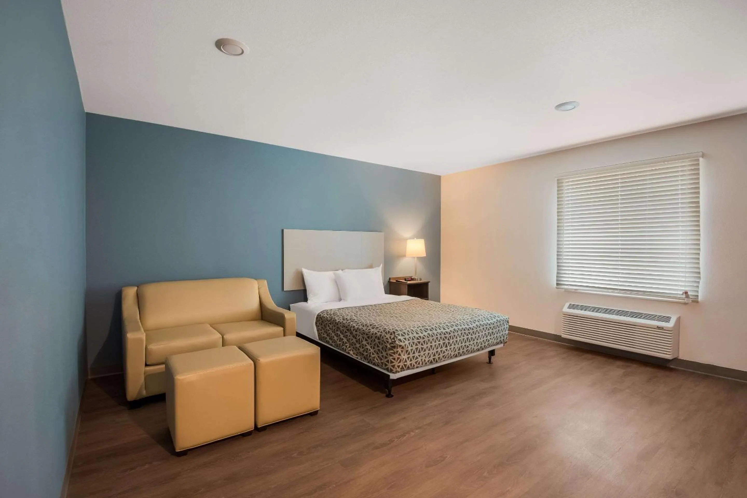 Bedroom, Bed in WoodSpring Suites Bellflower - Los Angeles