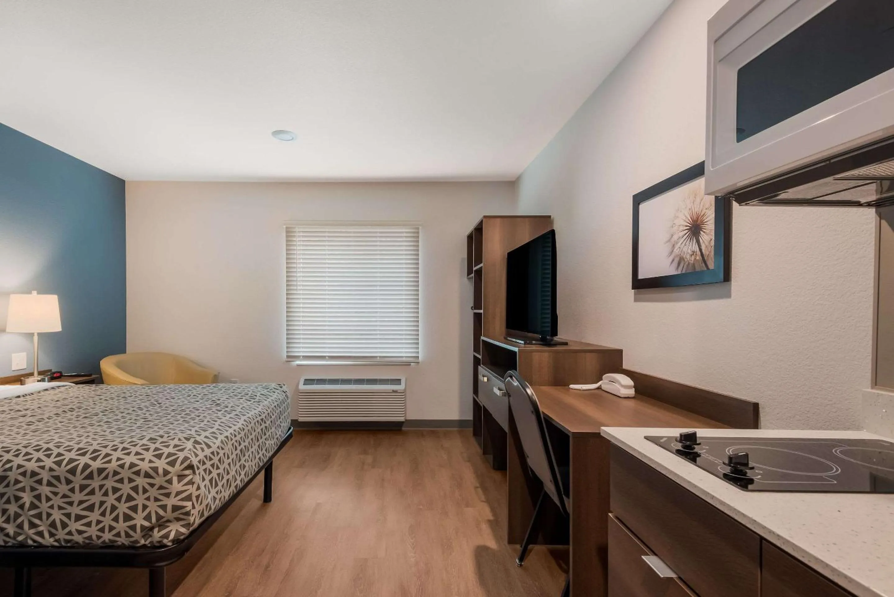 Bedroom, Bed in WoodSpring Suites Bellflower - Los Angeles