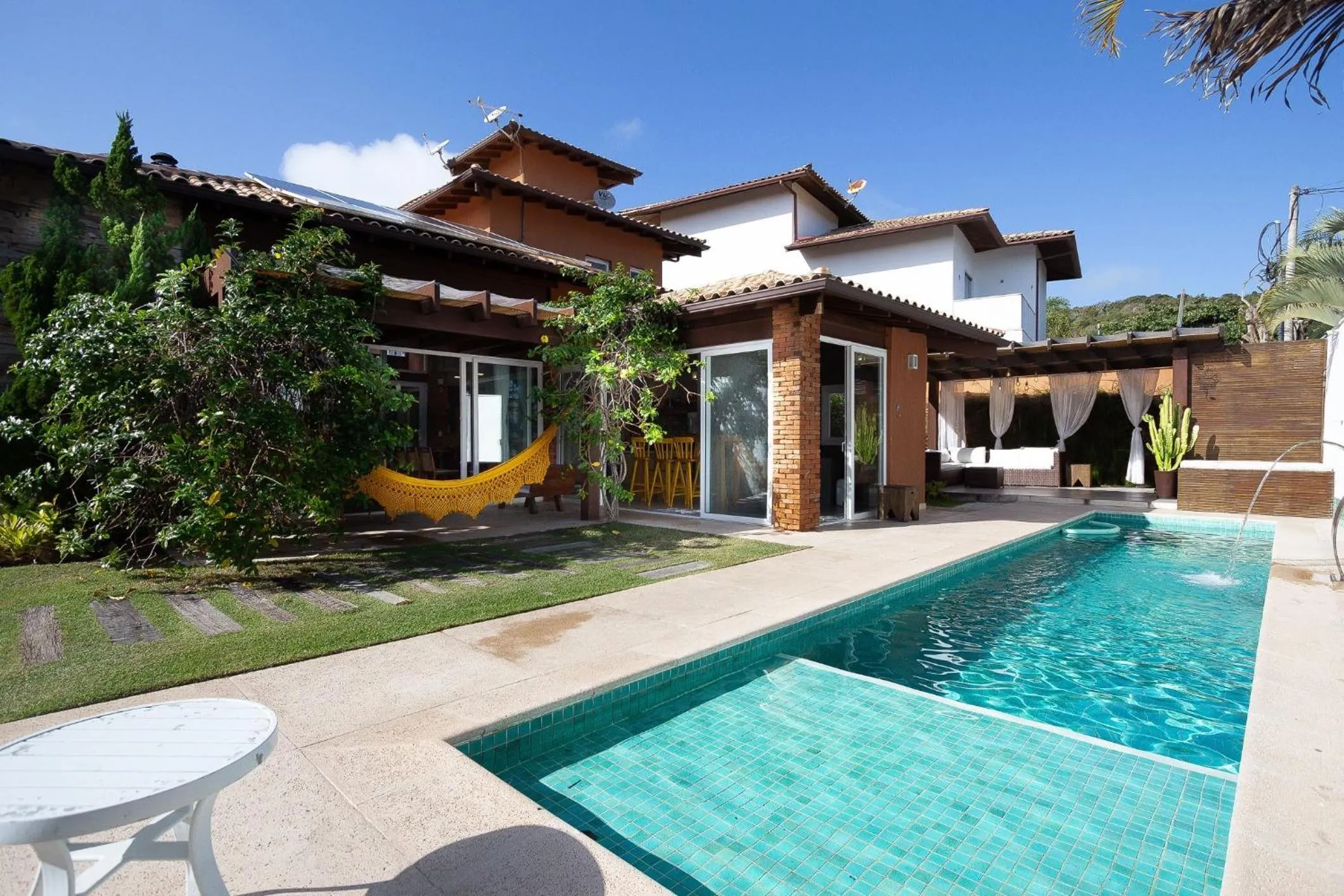Garden in Búzios praia de Geribá, piscina e churrasqueira