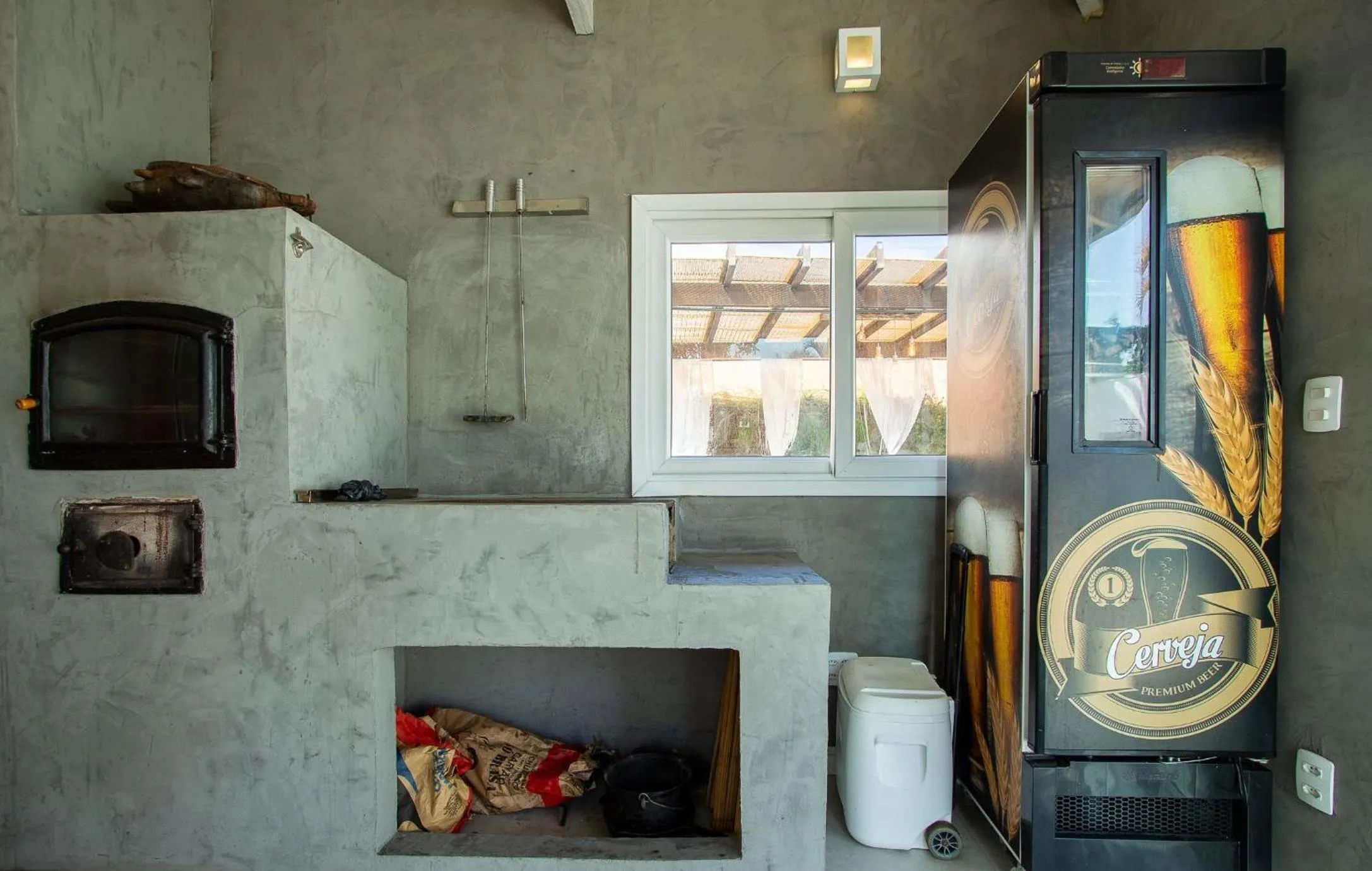BBQ facilities in Búzios praia de Geribá, piscina e churrasqueira