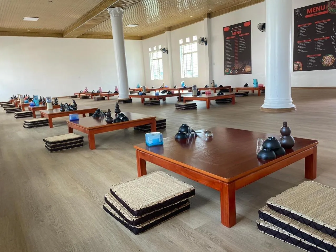 Restaurant/places to eat in PHÚ QUÝ HOTEL near ĐÔNG KINH MARKET