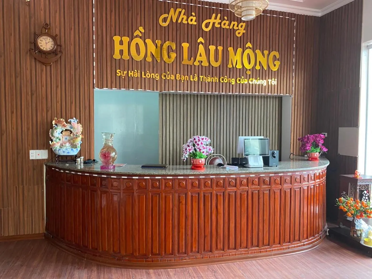 Lounge or bar in PHÚ QUÝ HOTEL near ĐÔNG KINH MARKET