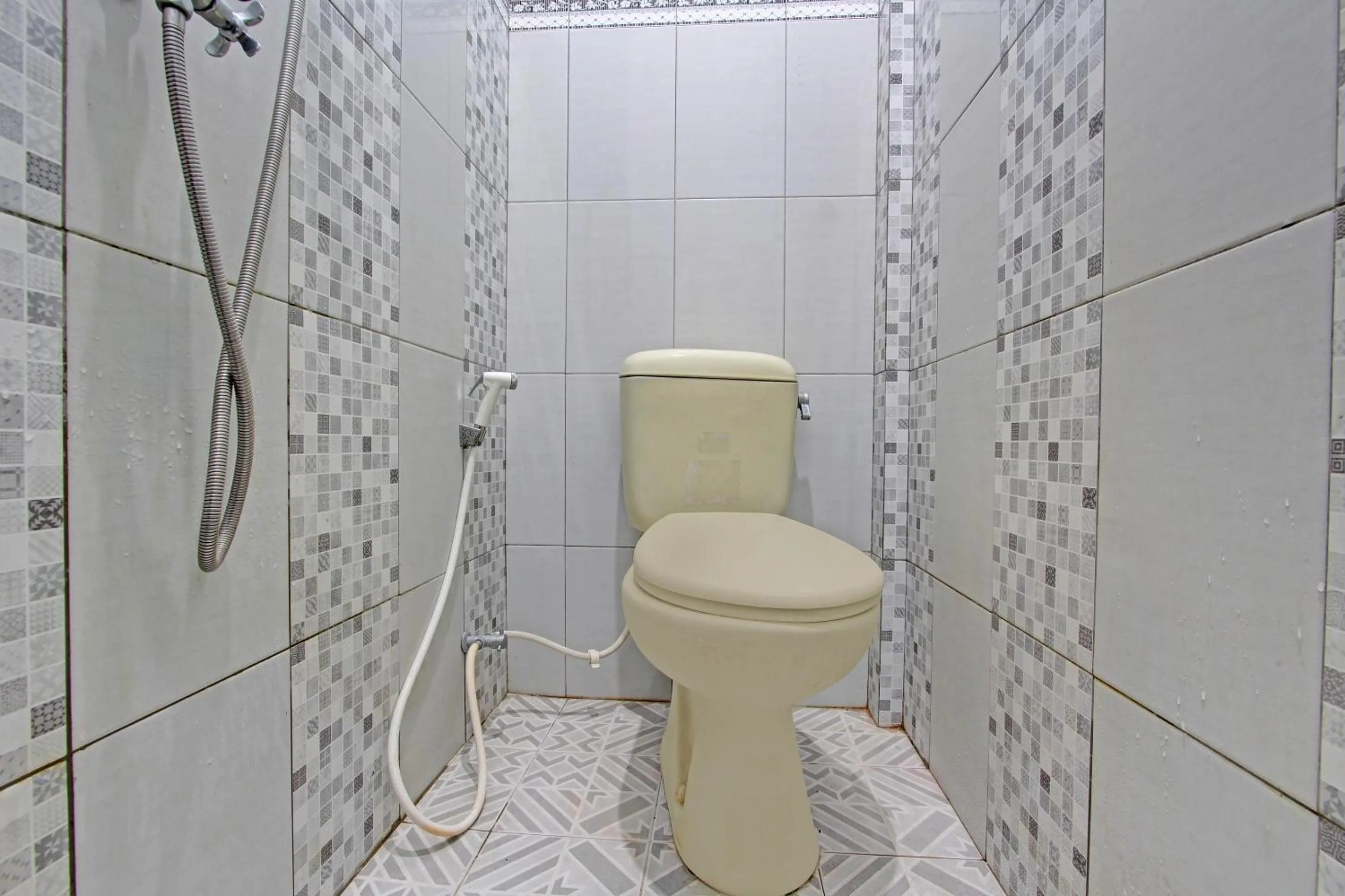 Bathroom in OYO 91960 Fariza House Syariah