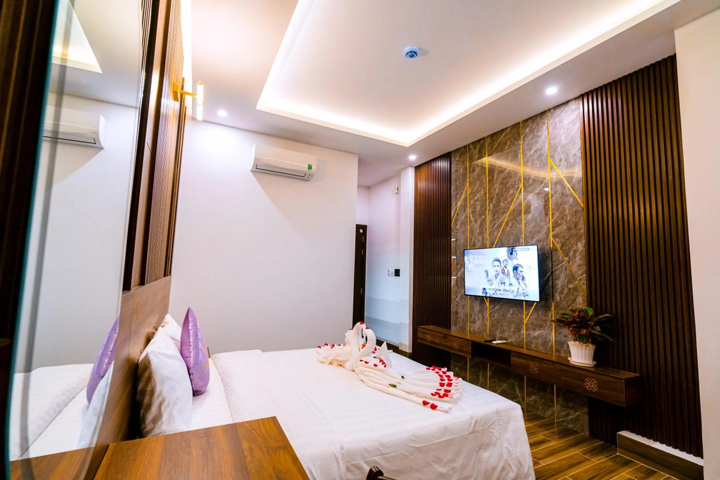 Bed in Hue Golden Inn Hotel