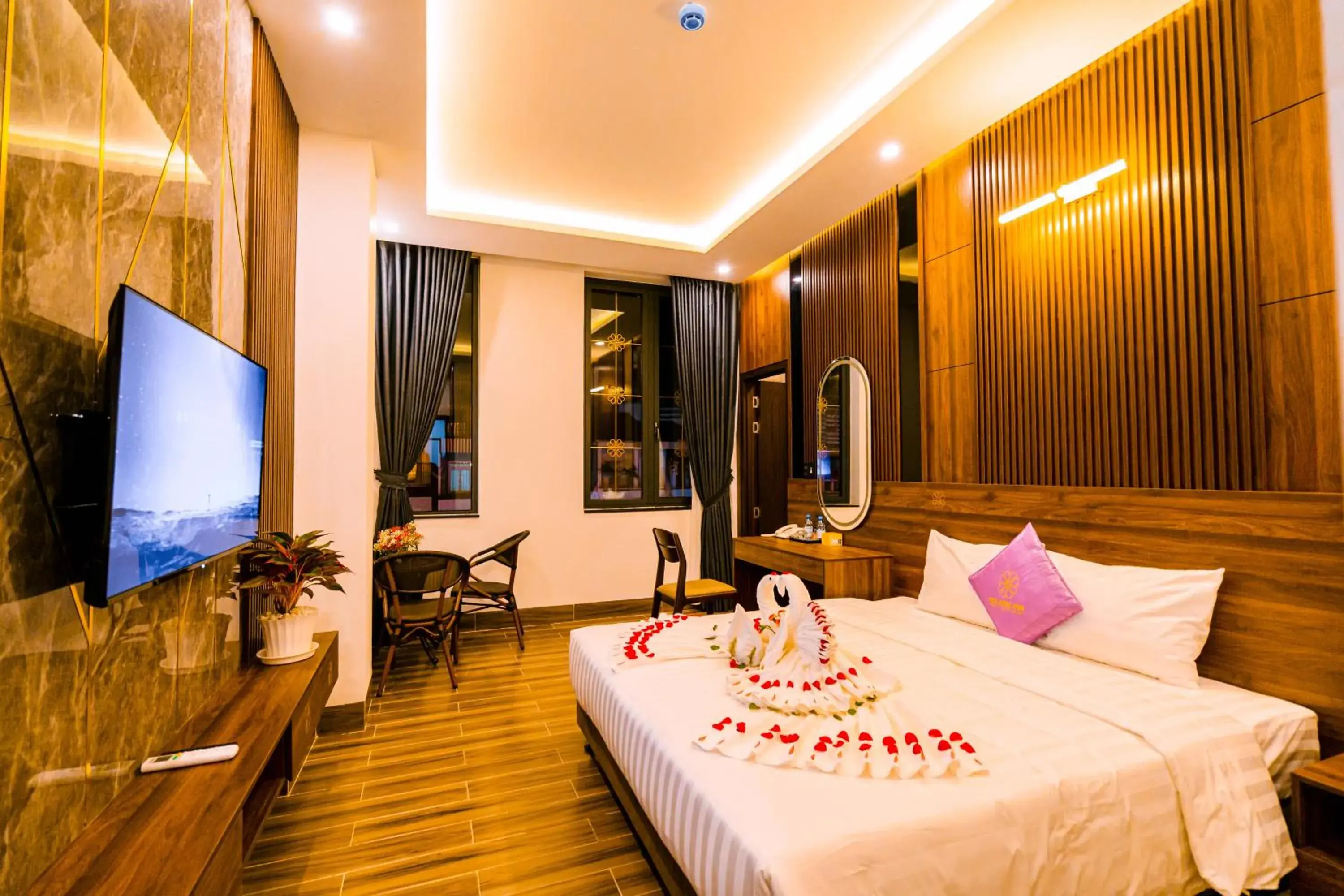 Suite with City View in Hue Golden Inn Hotel Suite with City View in Hue Golden Inn Hotel