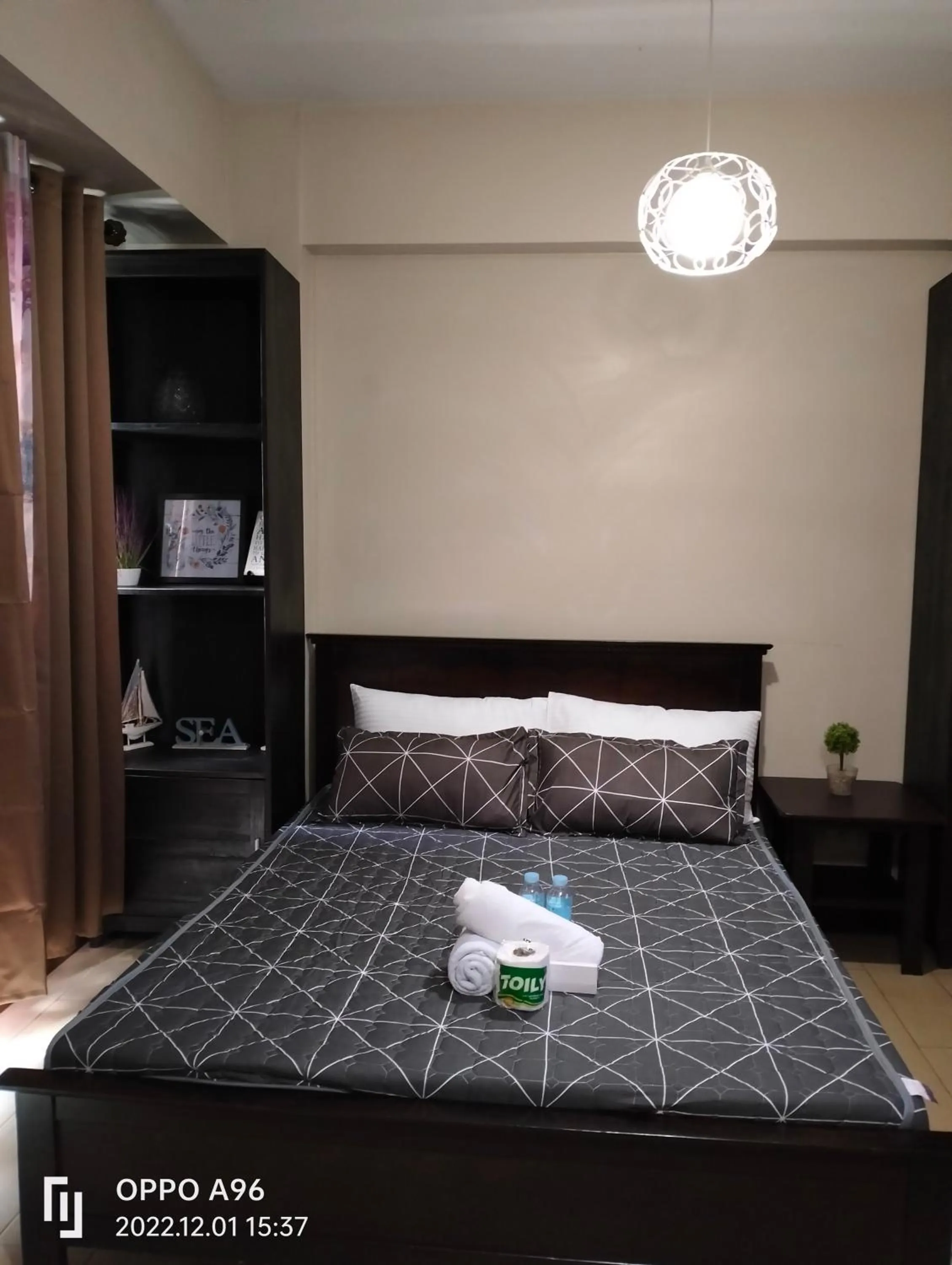 Bed in RQUI CONDOTEL INFRONT OF NAIA TERMINAL 3