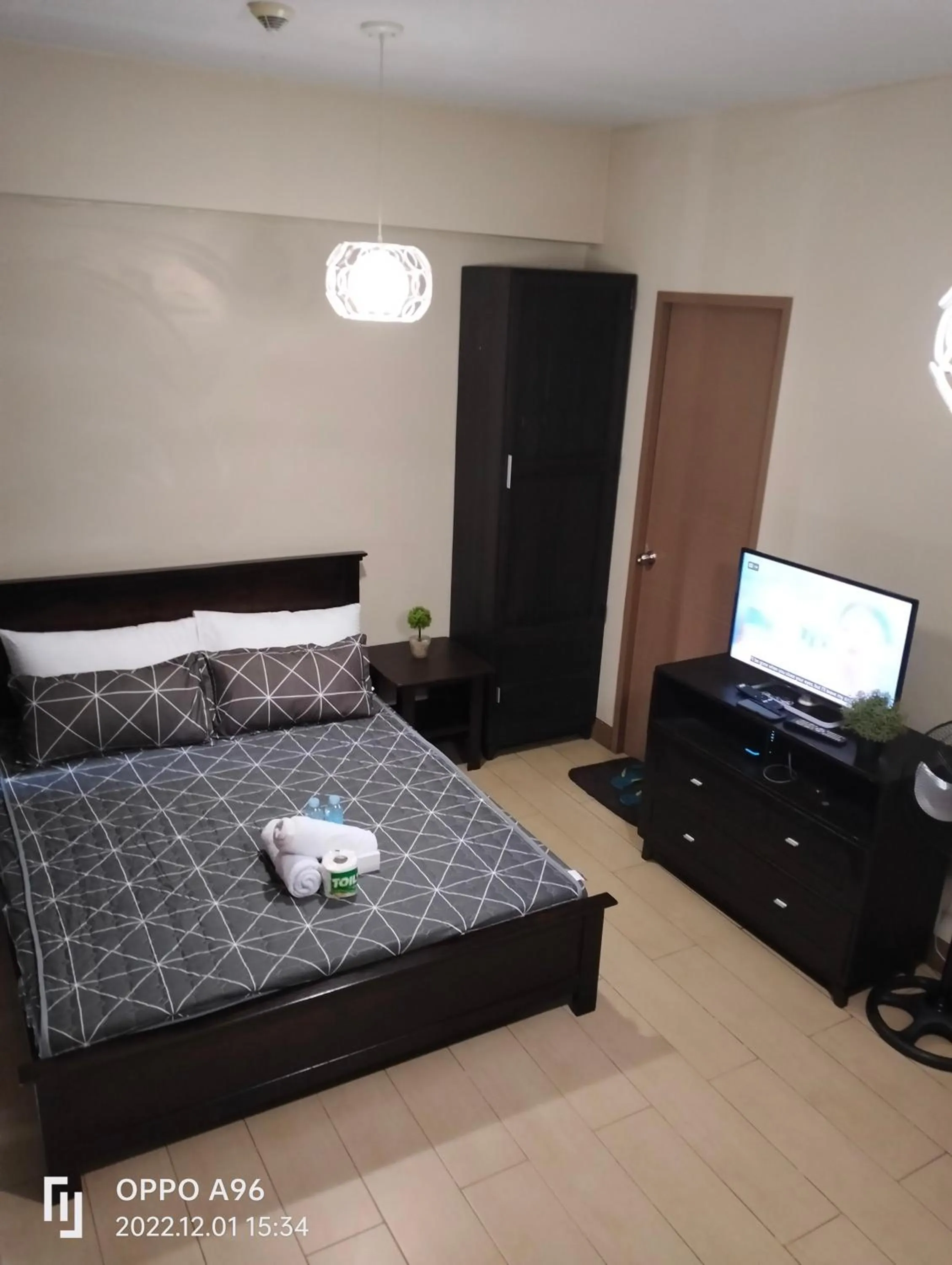 Bed in RQUI CONDOTEL INFRONT OF NAIA TERMINAL 3