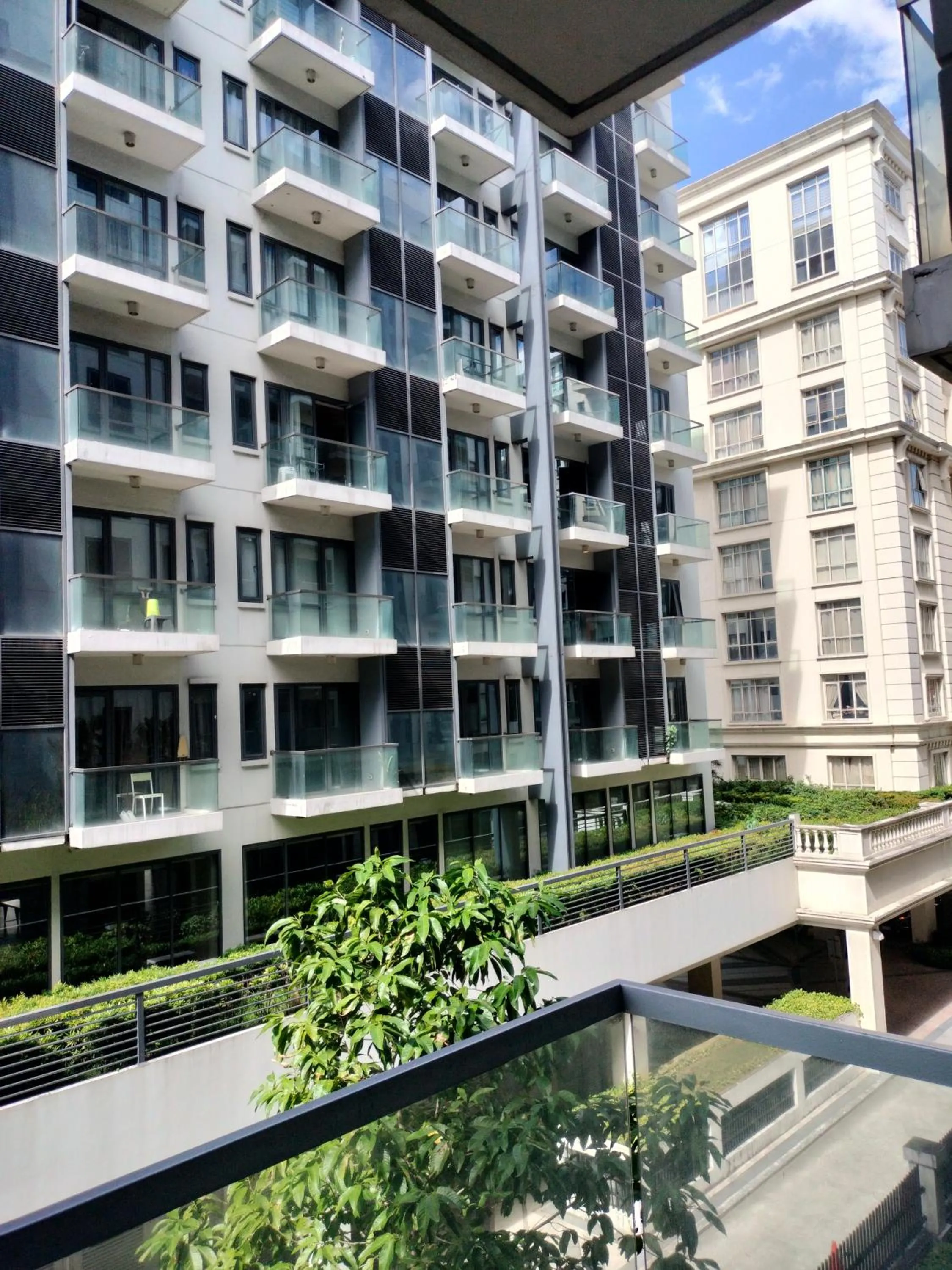 RQUI CONDOTEL INFRONT OF NAIA TERMINAL 3