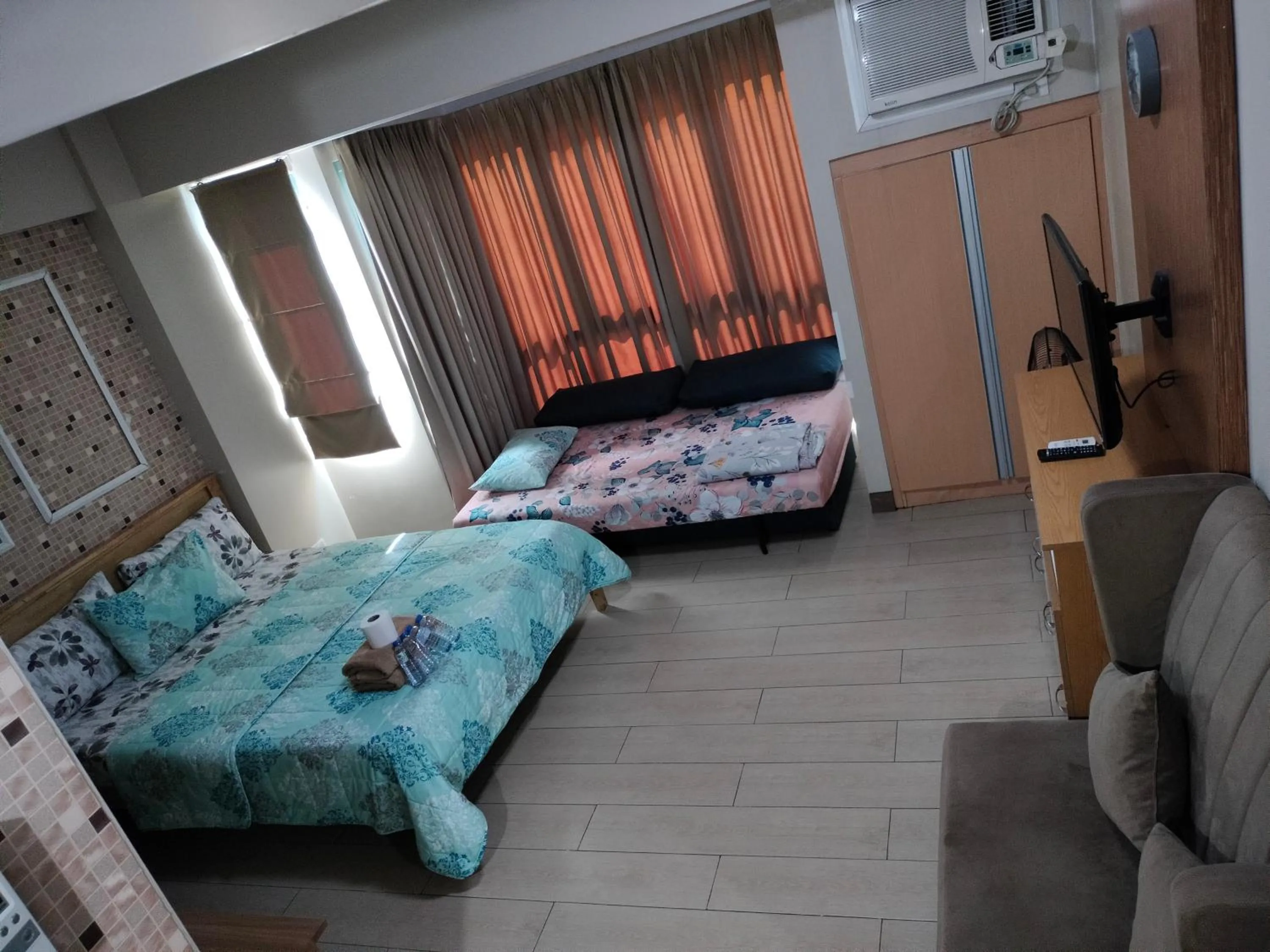 Bed in RQUI CONDOTEL INFRONT OF NAIA TERMINAL 3