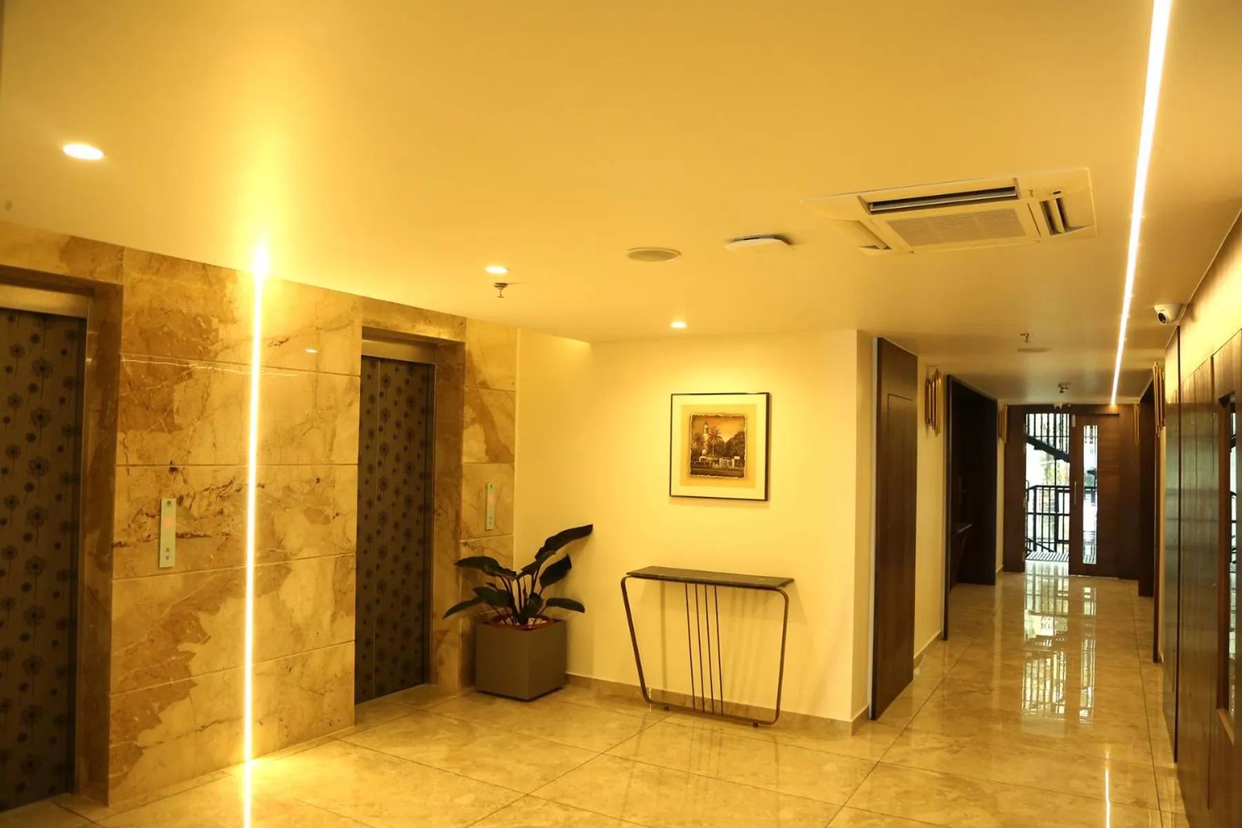 elevator in Crystal Suites