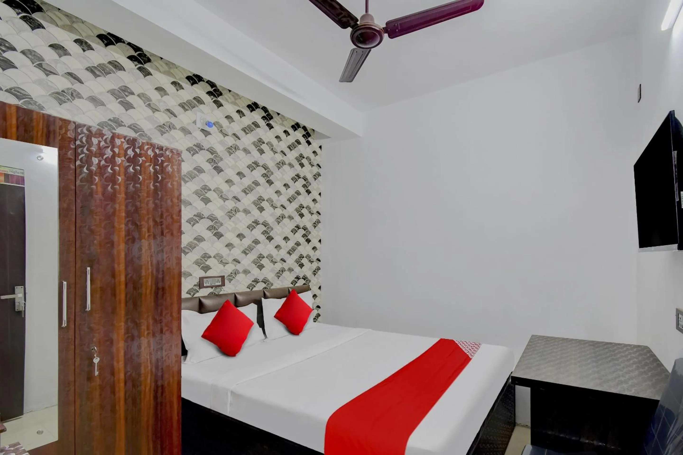 Bedroom, Bed in Hotel O ALISHA LODGE