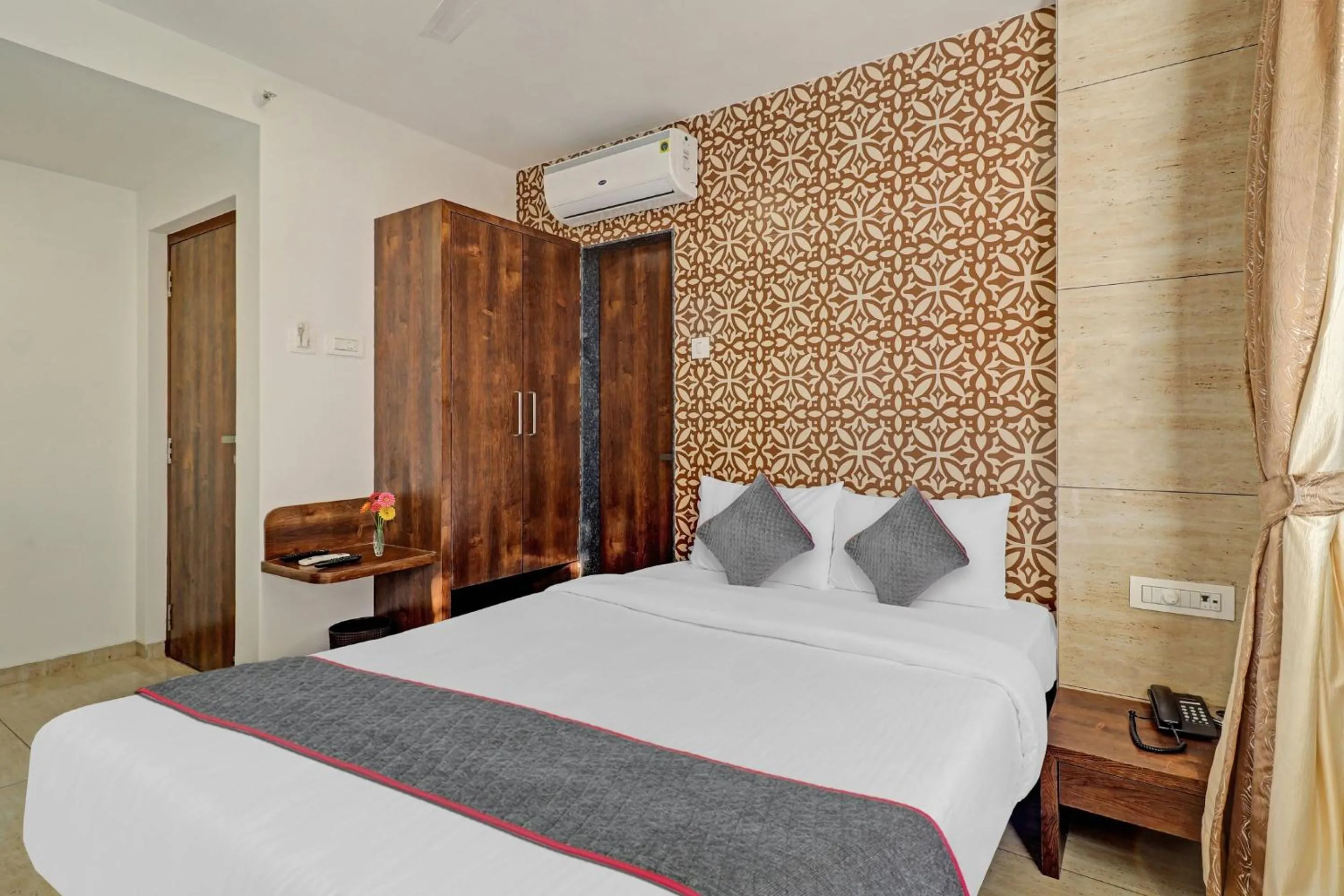 Bedroom, Bed in Townhouse Vandana Residency